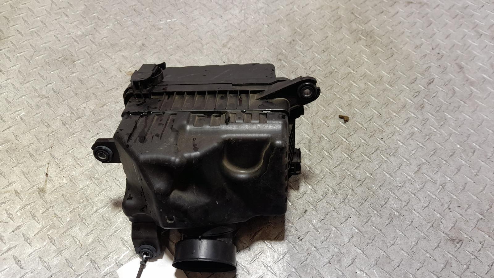 View Auto part Air Cleaner/Box Hyundai I30 2018