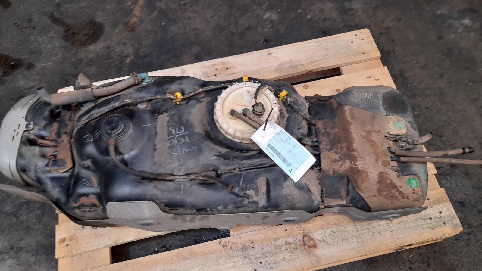 View Auto part Fuel Tank Toyota Hilux 2013