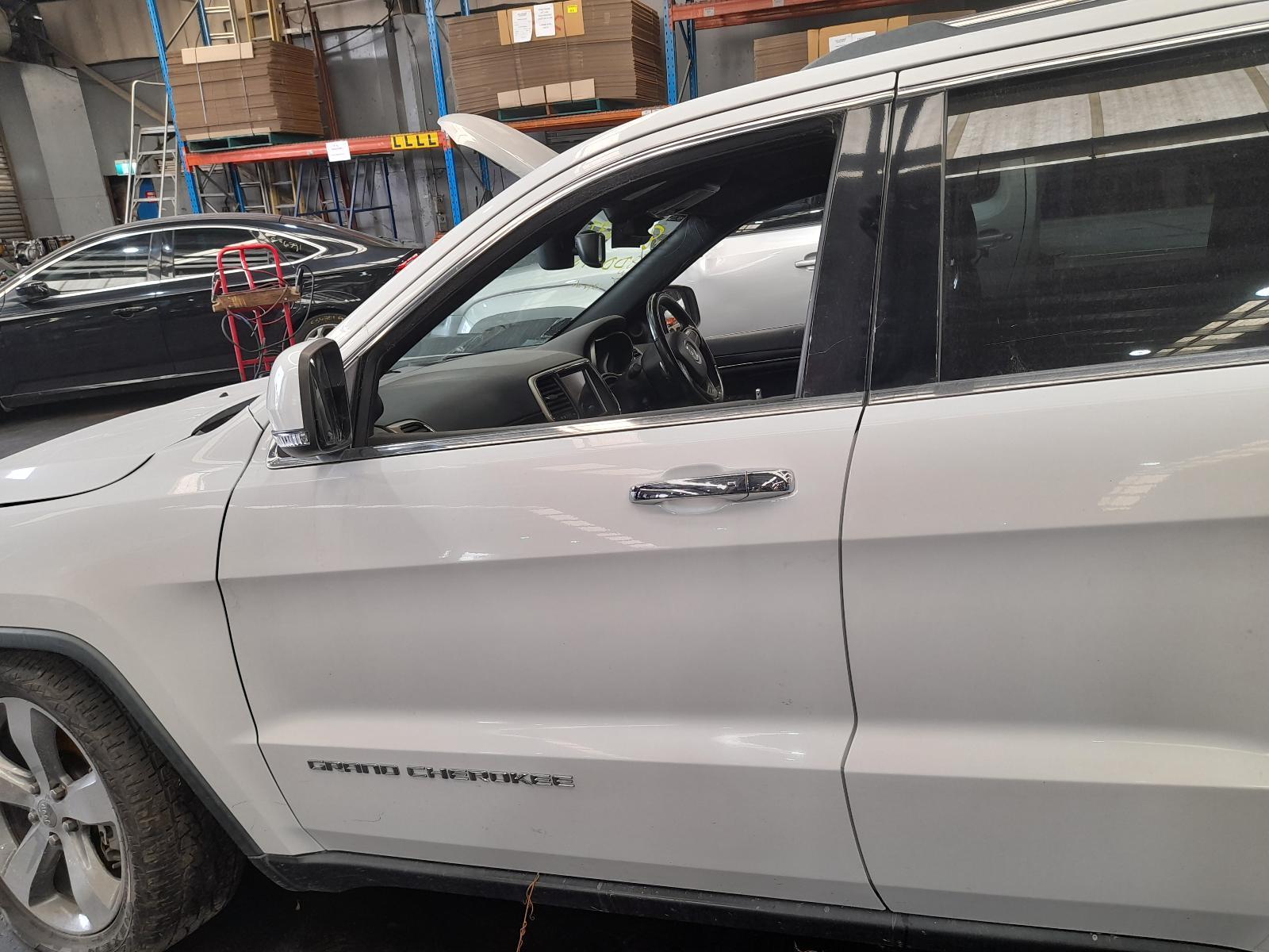 View Auto part Left Front Door Jeep Grandcherokee 2015