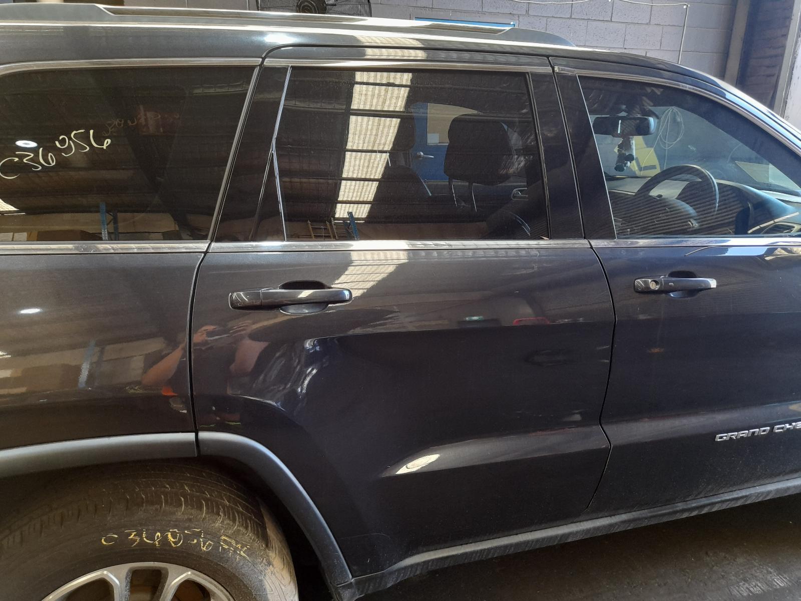 View Auto part Right Rear Door Sliding Jeep Grandcherokee 2014