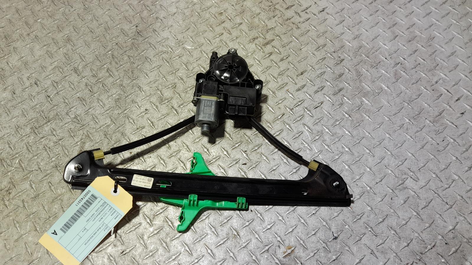 View Auto part Left Rear Wnd Reg/Motor Volkswagen Golf 2014