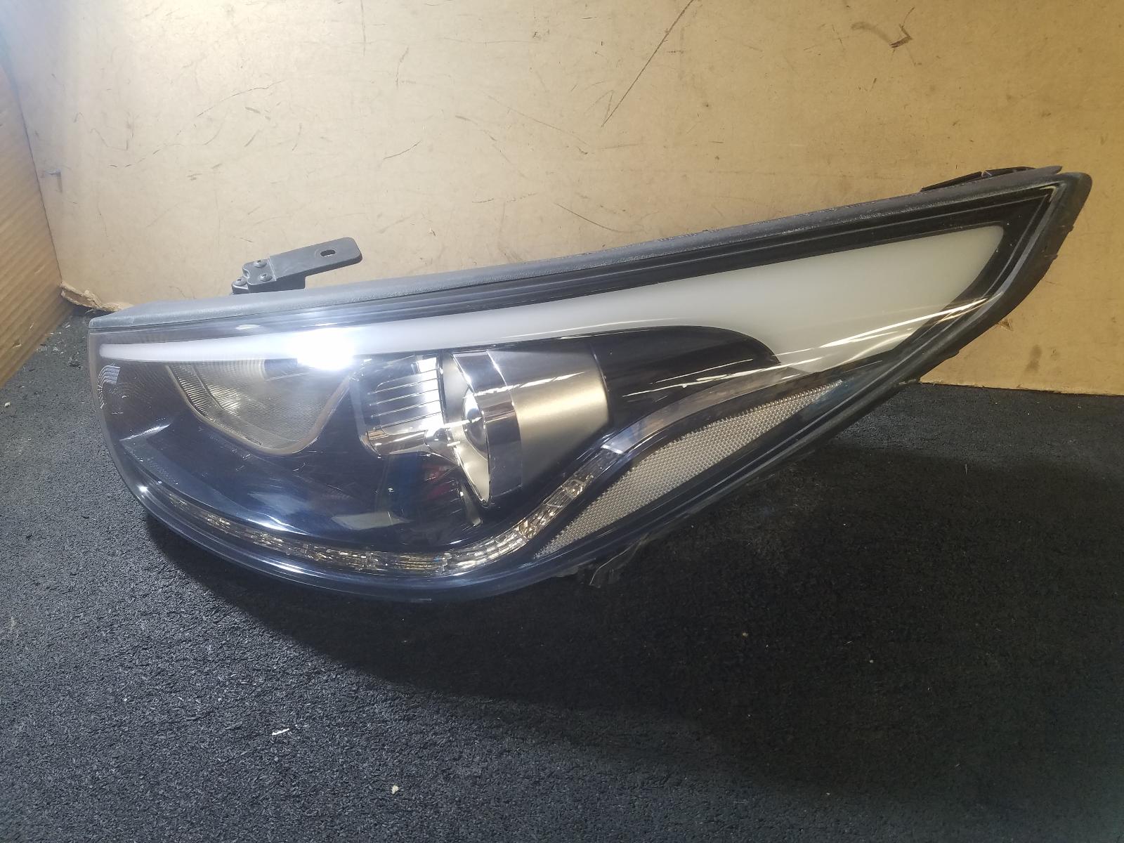 View Auto part Left Headlamp Hyundai Ix35 2015