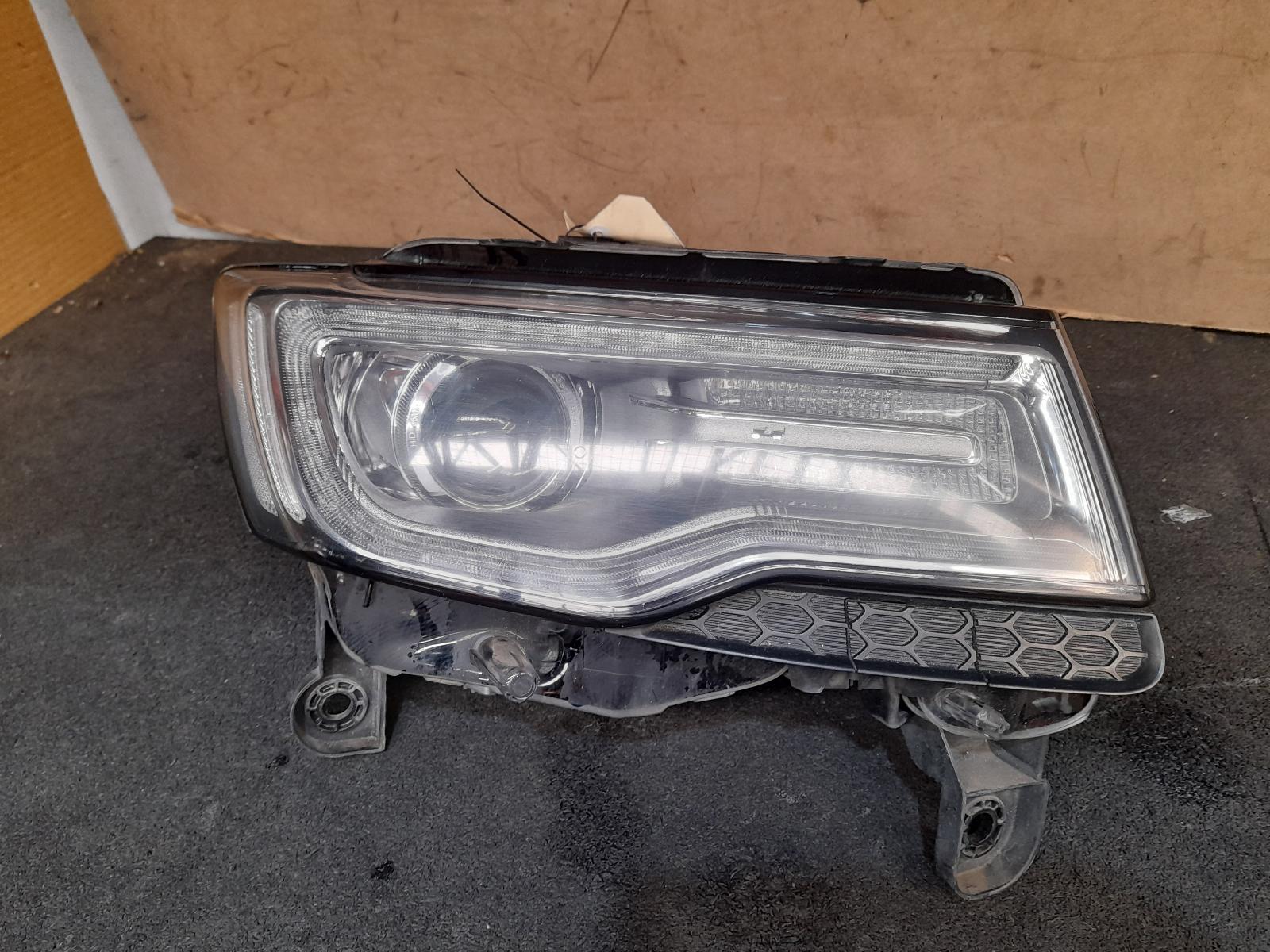 View Auto part Right Headlamp Jeep Grandcherokee 2014