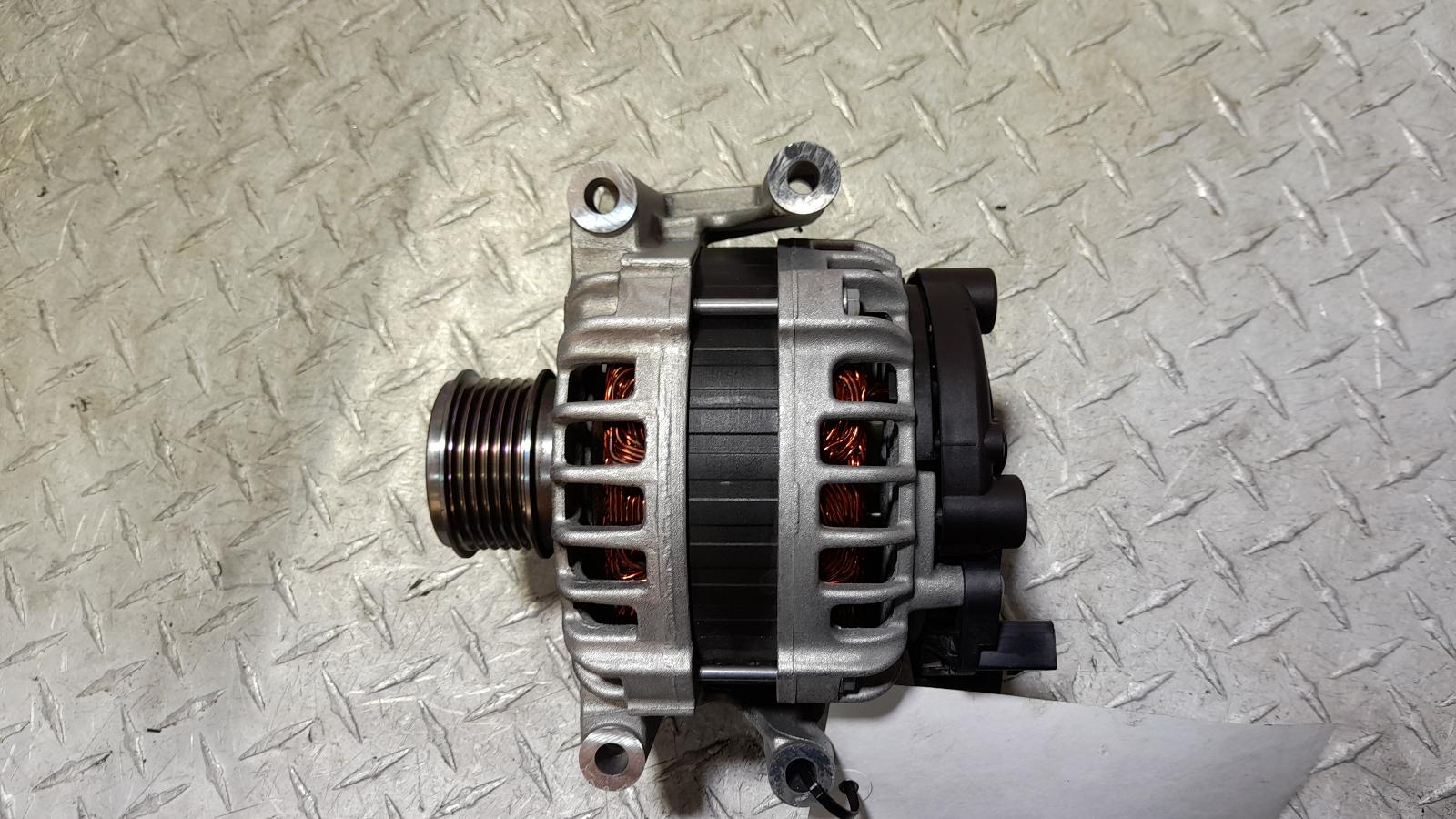 View Auto part Alternator Volkswagen Passat 2017