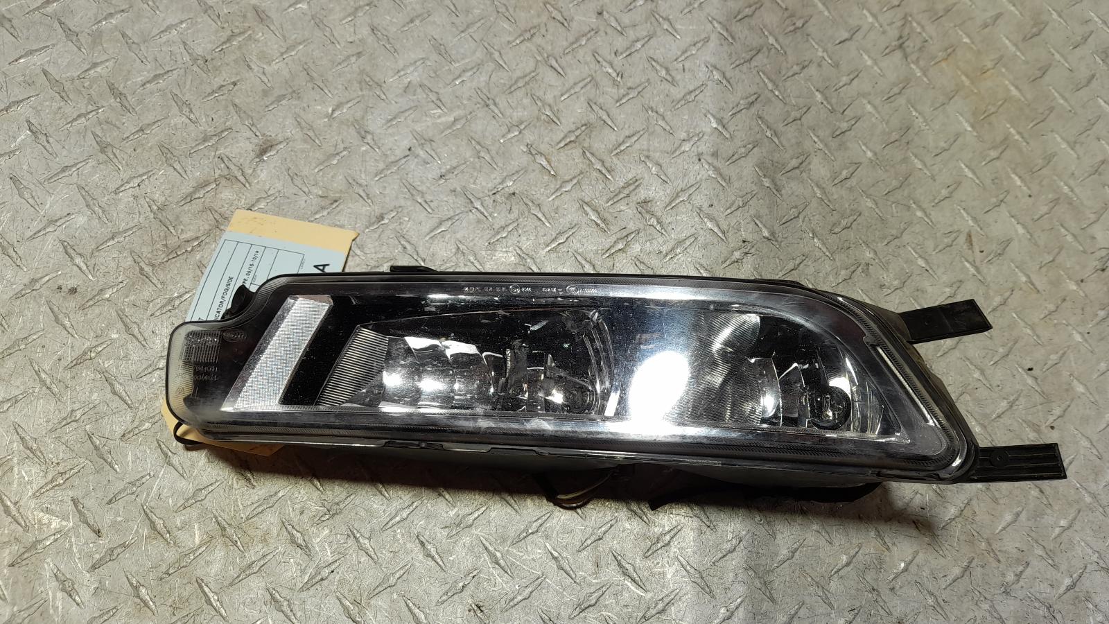 View Auto part Left Indicator/Fog/Side Volkswagen Passat 2017