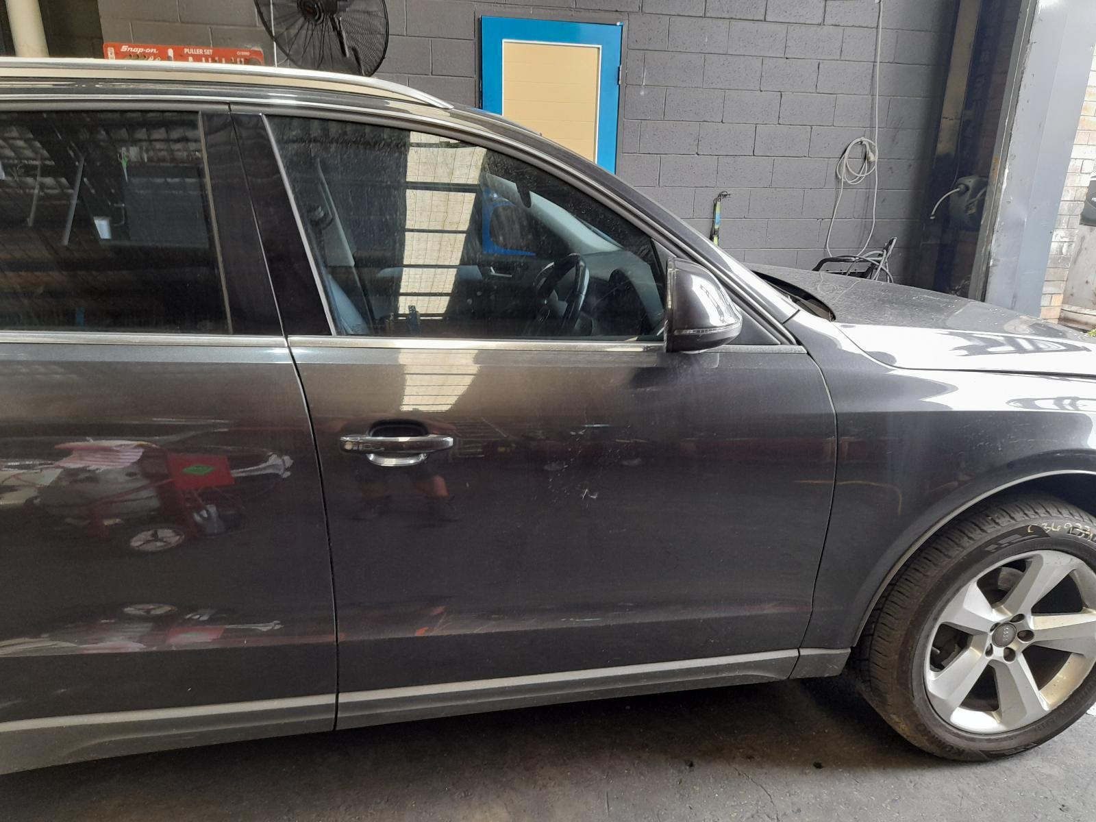 View Auto part Right Front Door Audi Q5 2011