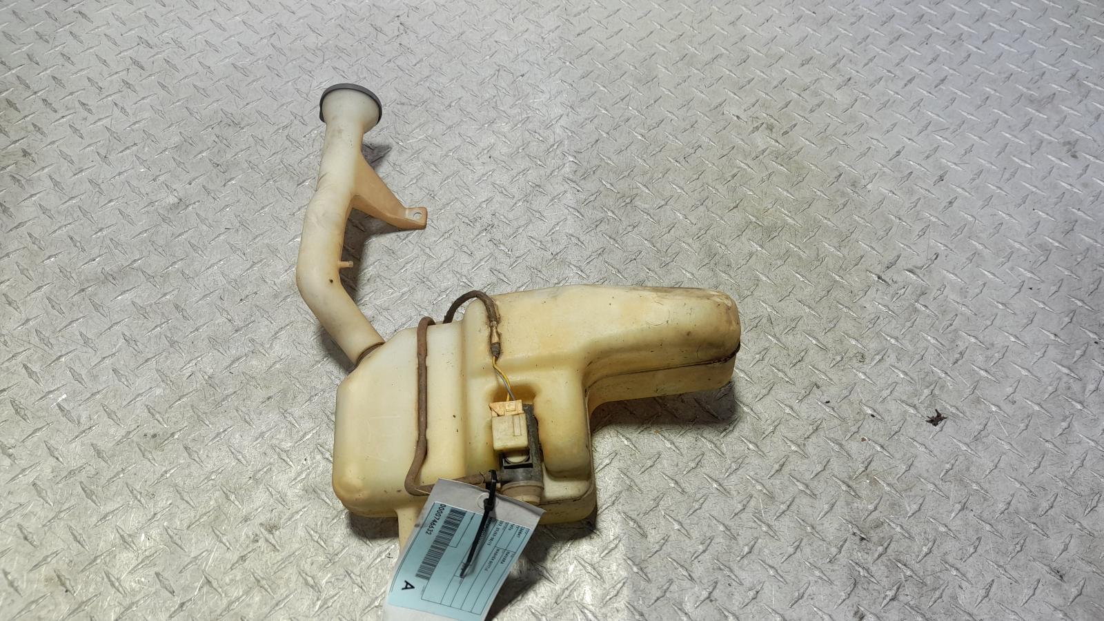 View Auto part Washer Bottle Nissan Navara 2014