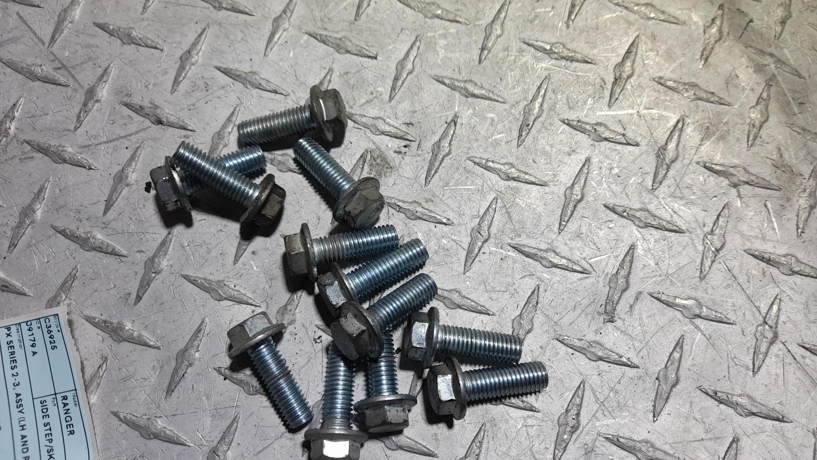 View Auto part Side Step/Skirt Ford Ranger 2018