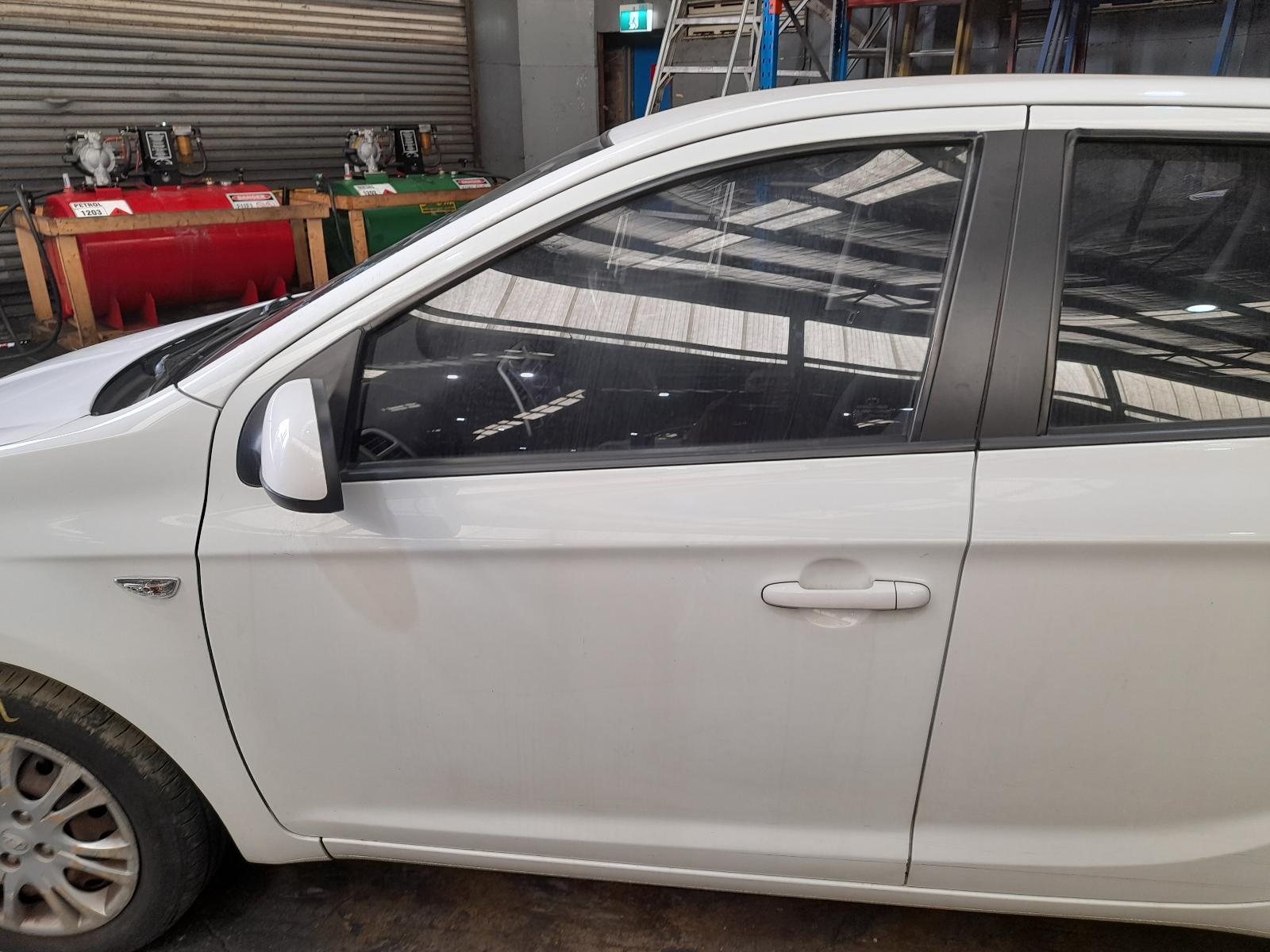 View Auto part Left Front Door Hyundai I20 2011