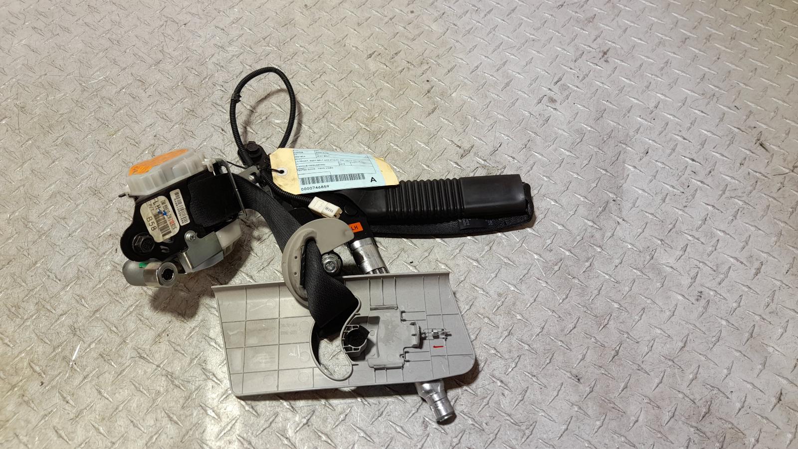 View Auto part Seatbelt/Stalk Hyundai Santa Fe 2015