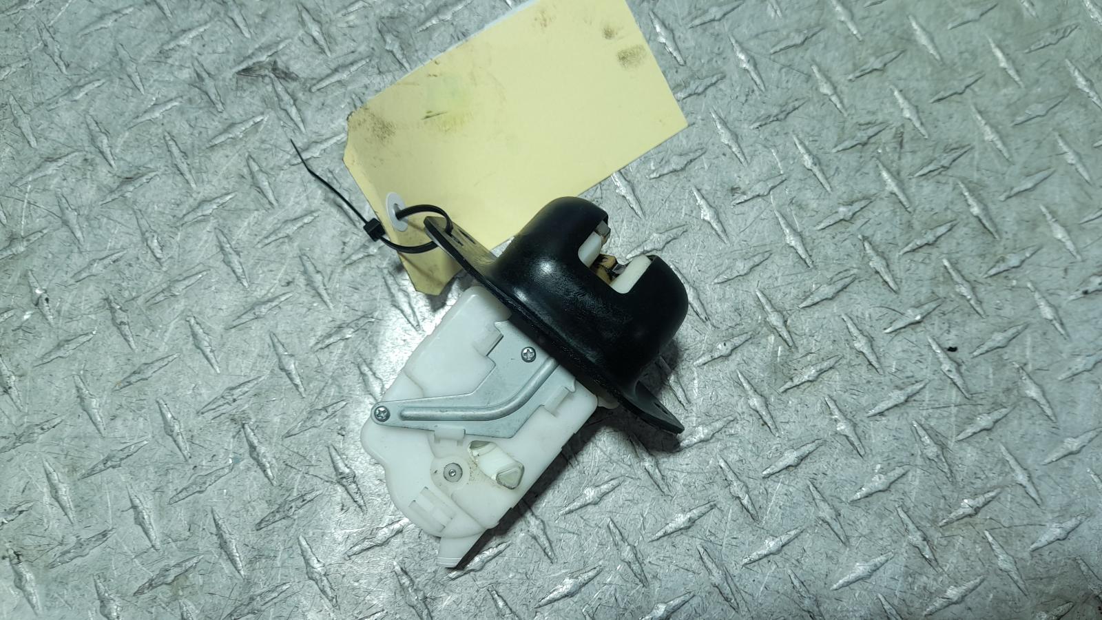 View Auto part Door/Boot/Gate Lock Nissan Pulsar 2015