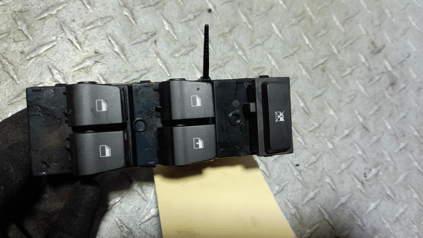 View Auto part Pwr Dr Wind Switch Hyundai I30 2018