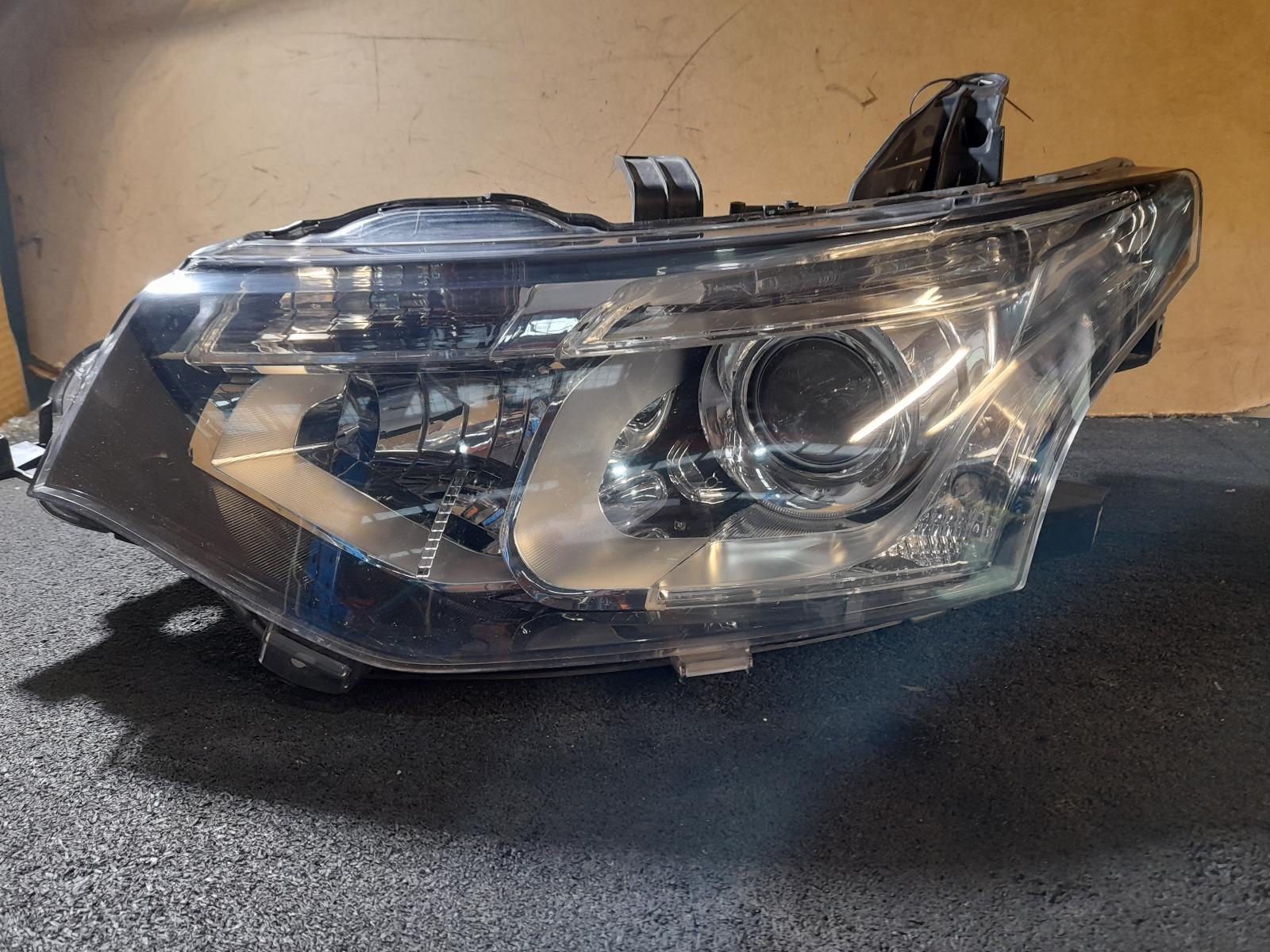 View Auto part Left Headlamp Mitsubishi Outlander 2013
