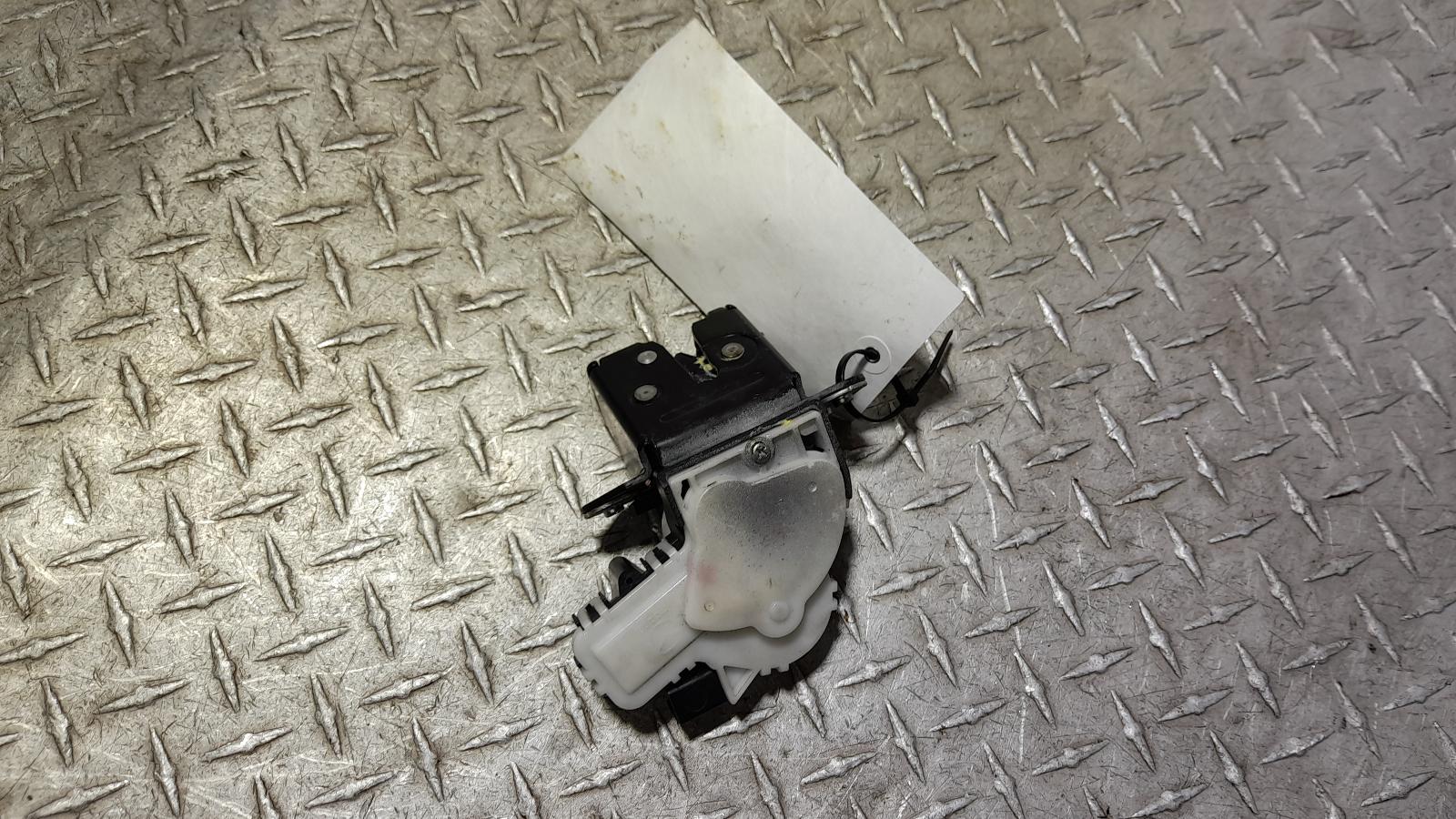 View Auto part Door/Boot/Gate Lock Mazda 2 2011