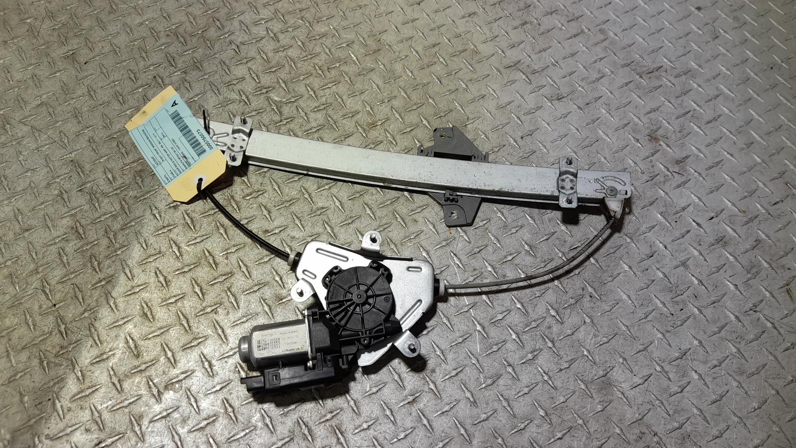 View Auto part Right Front Window Reg/Motor Hyundai Accent 2016