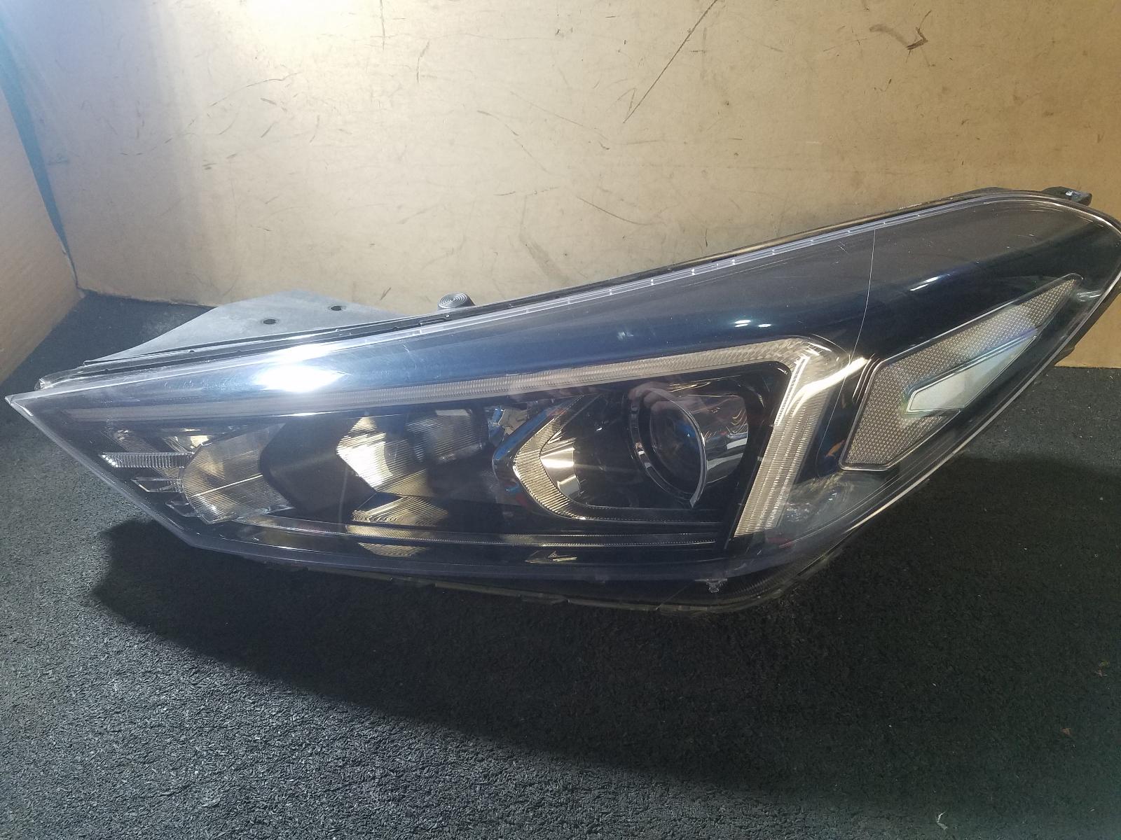 View Auto part Left Headlamp Hyundai Tucson 2018