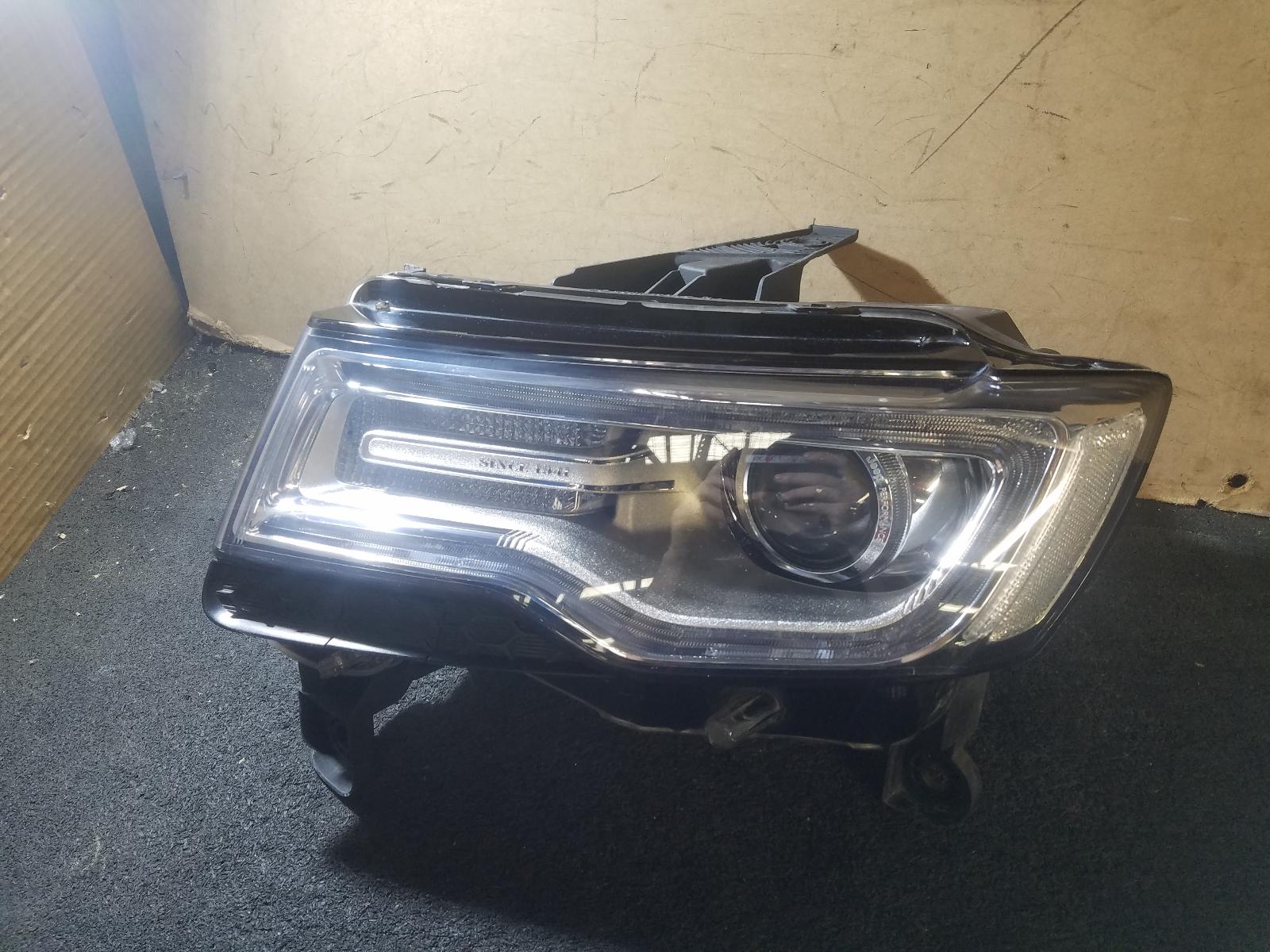 View Auto part Left Headlamp Jeep Grandcherokee 2015