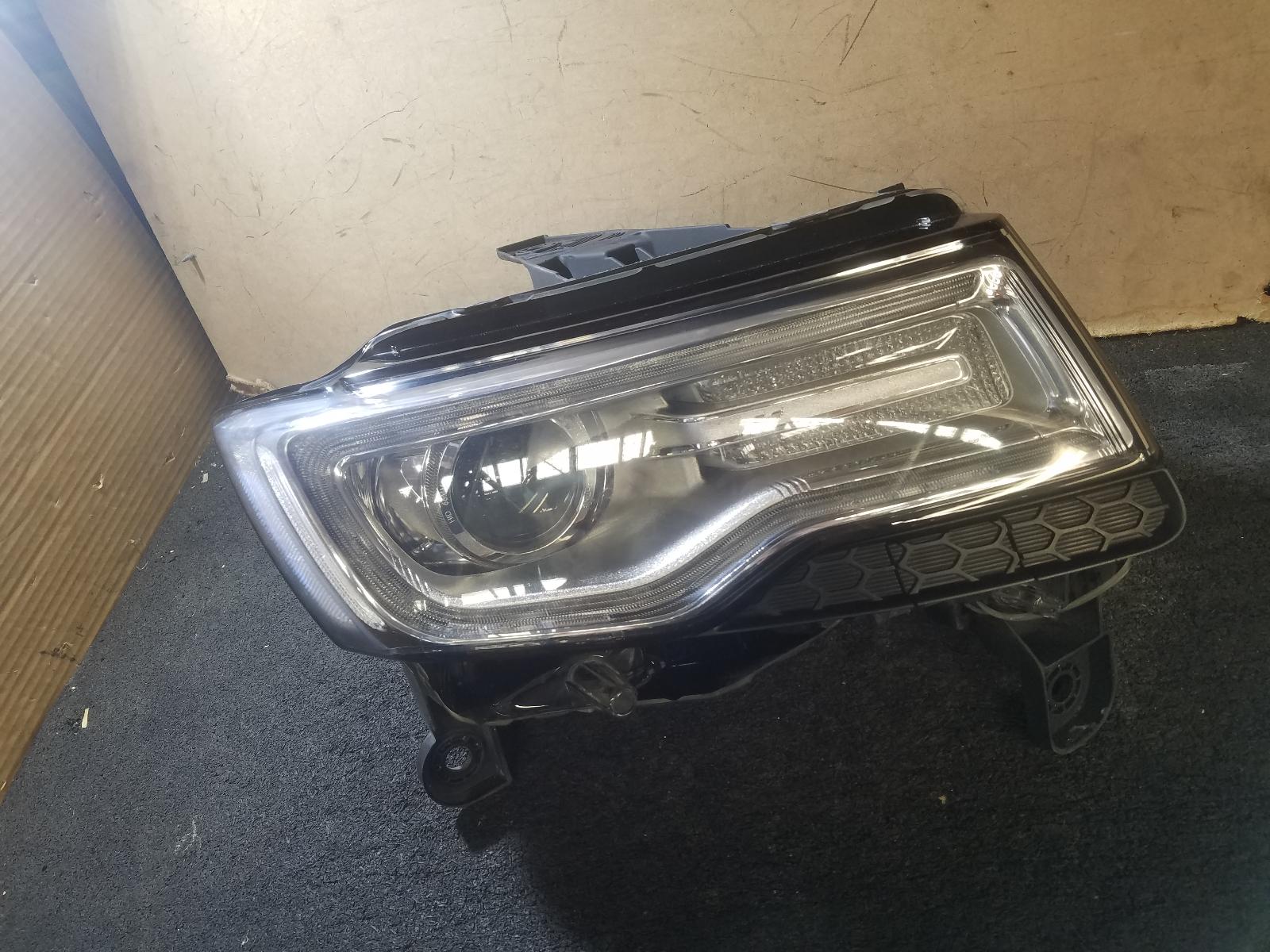 View Auto part Right Headlamp Jeep Grandcherokee 2015