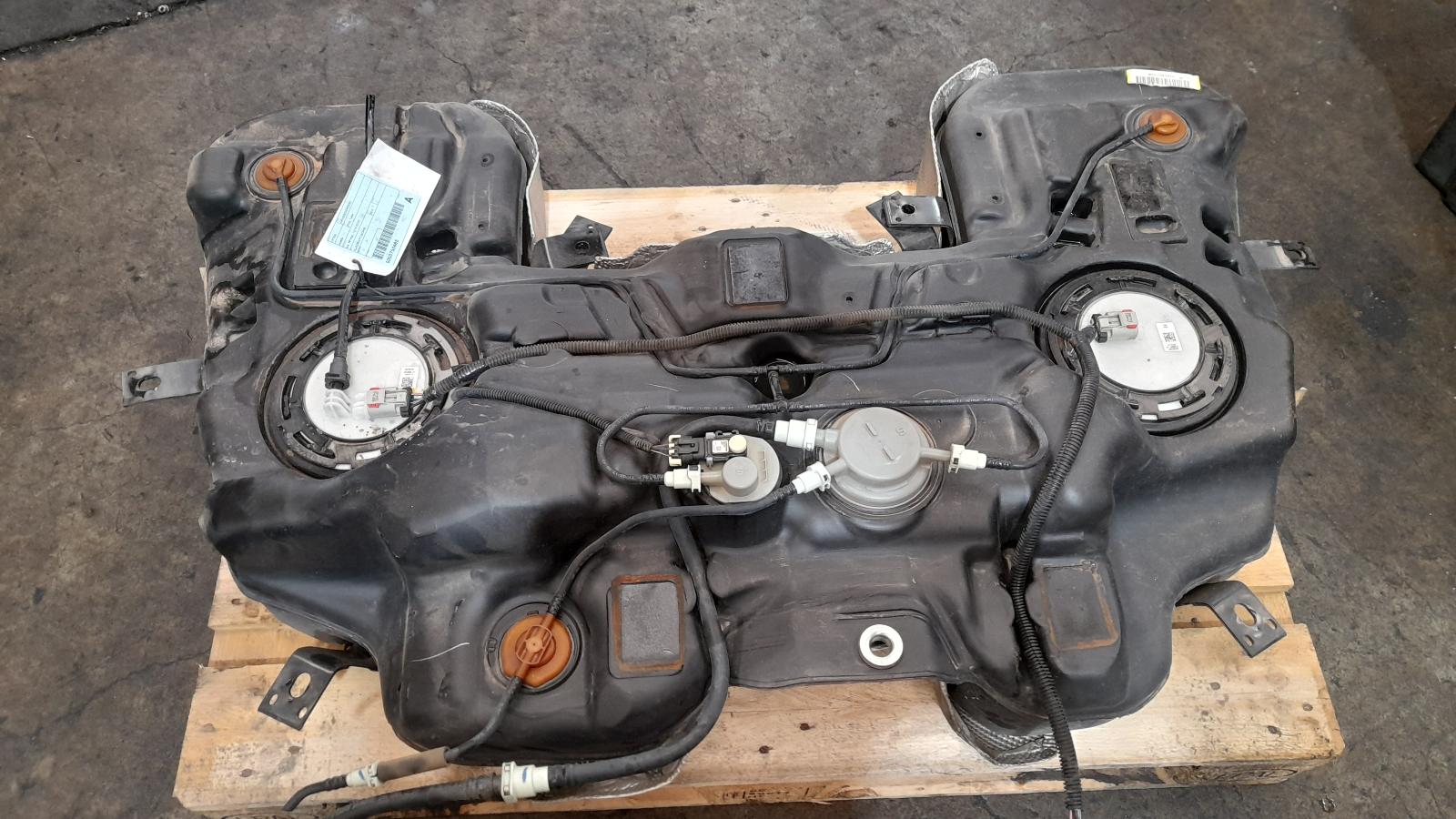 View Auto part Fuel Tank Jeep Grandcherokee 2015