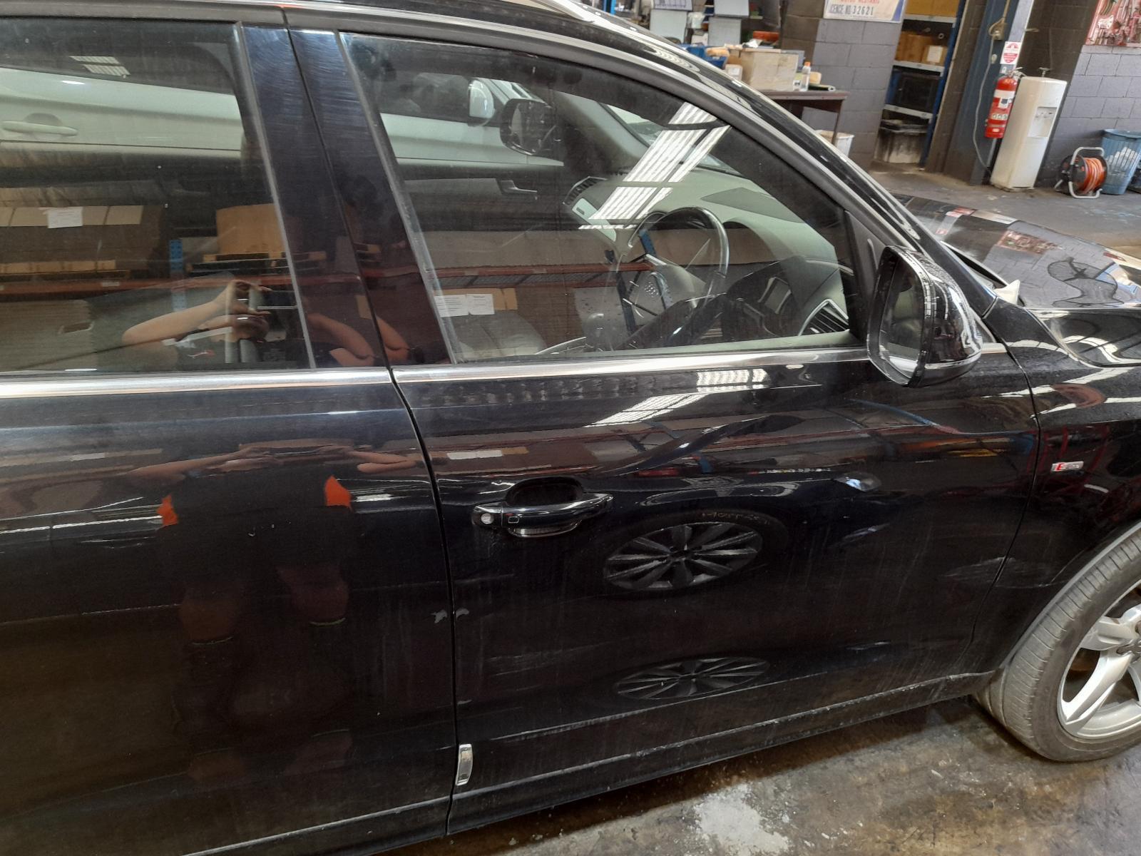 View Auto part Right Front Door Audi Q5 2011