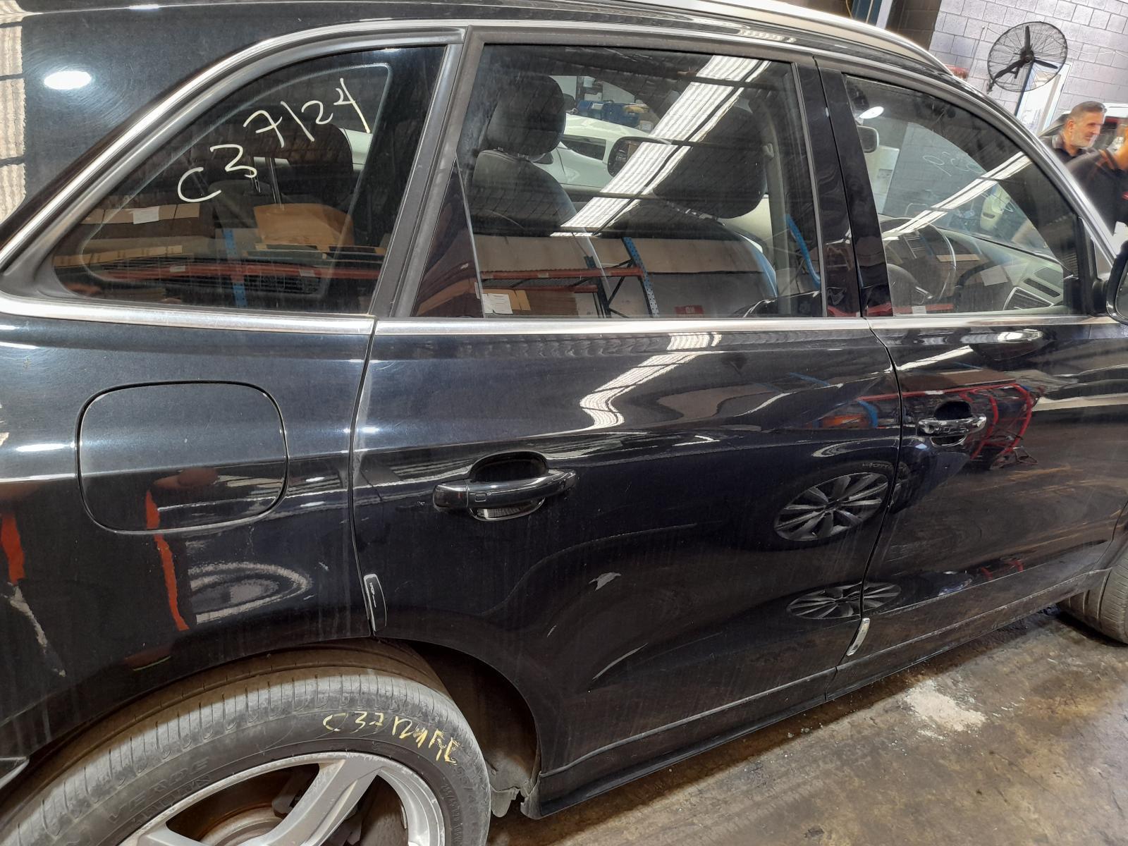 View Auto part Right Rear Door Sliding Audi Q5 2011