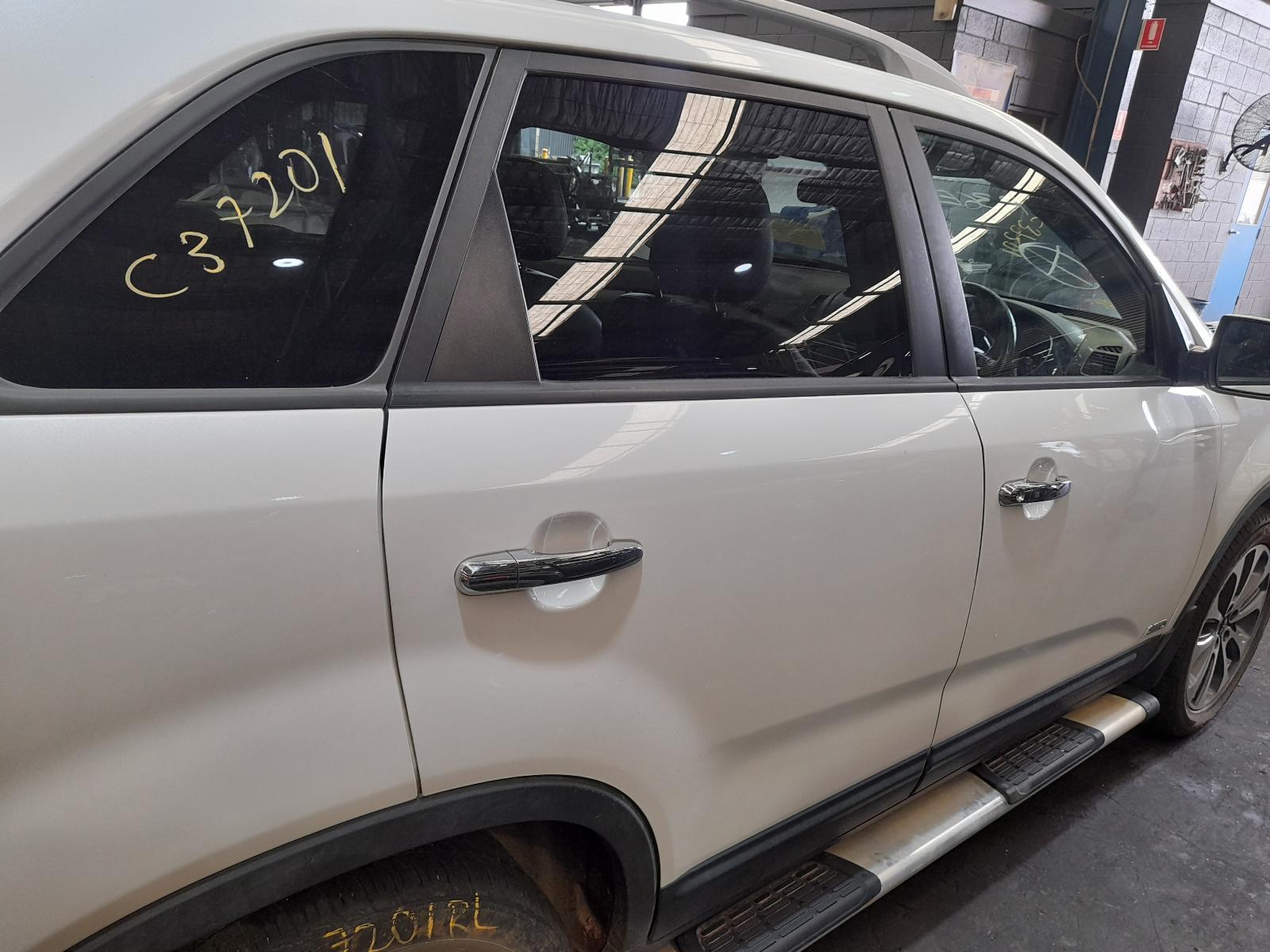 View Auto part Right Rear Door Sliding Kia Sorento 2014