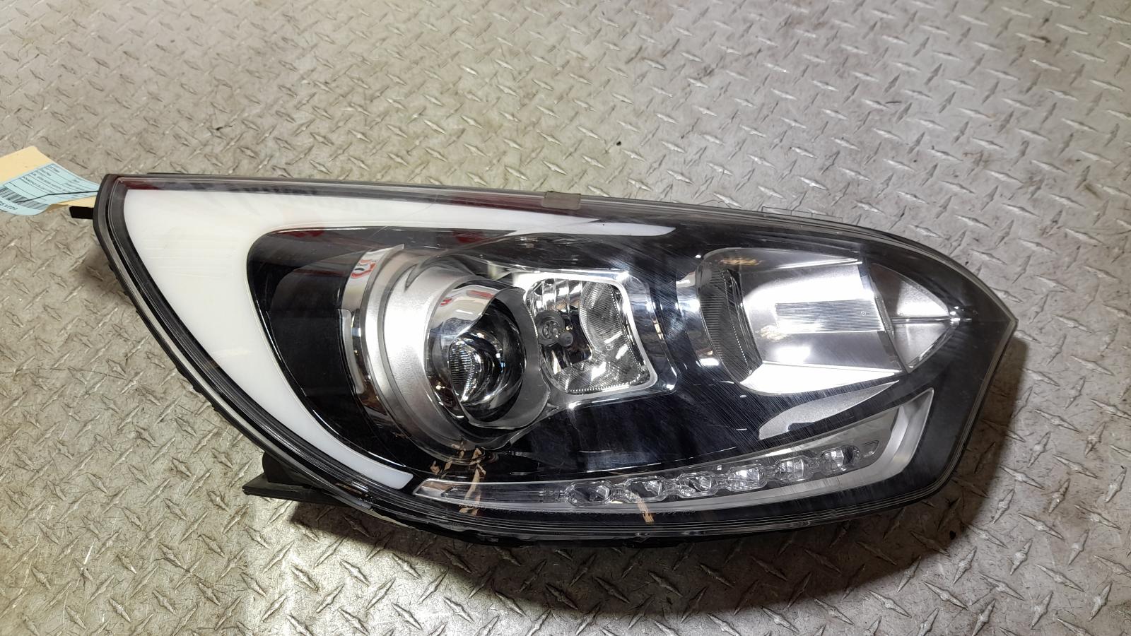 View Auto part Right Headlamp Kia Rio 2012