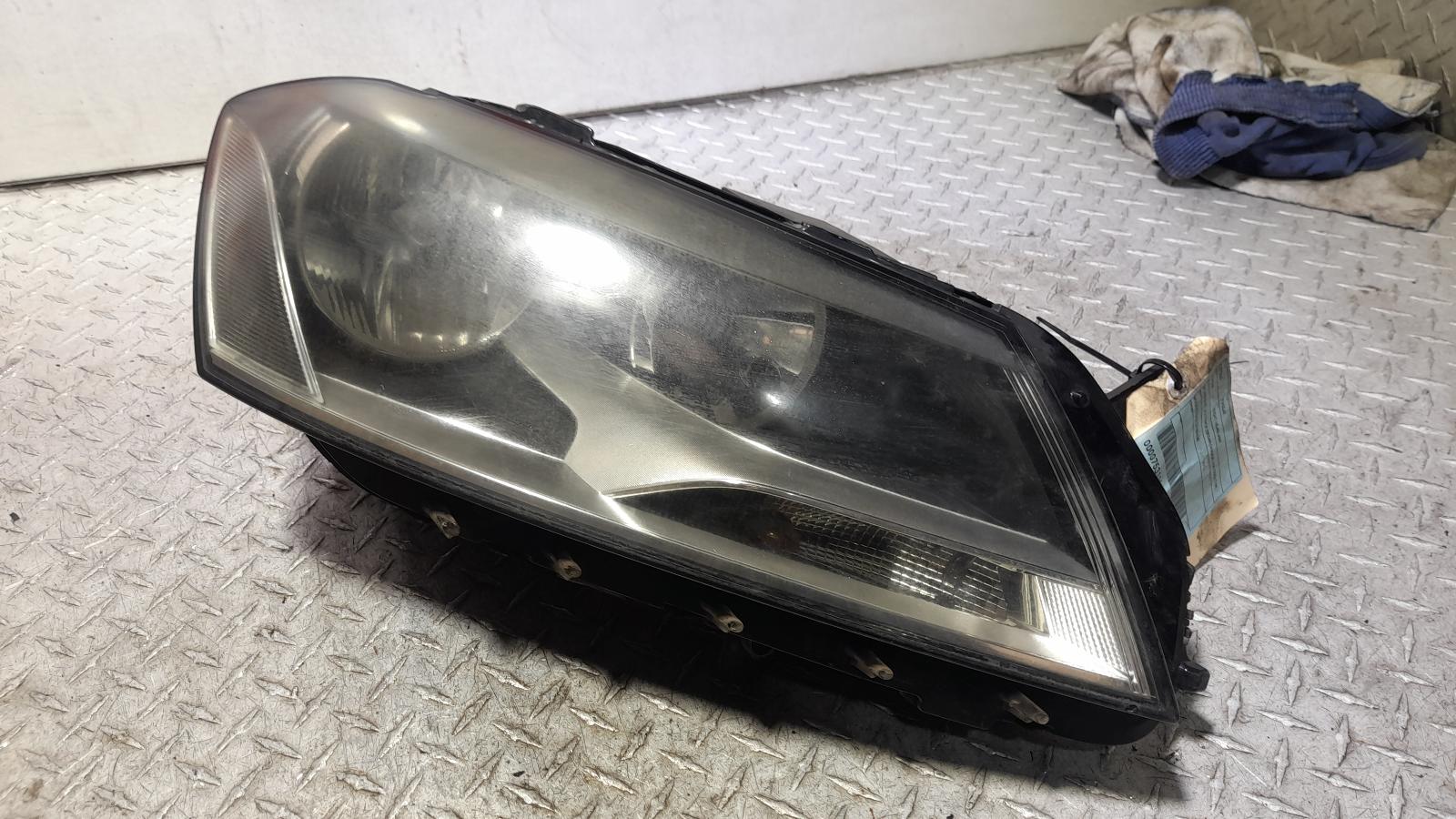 View Auto part Right Headlamp Volkswagen Passat 2012