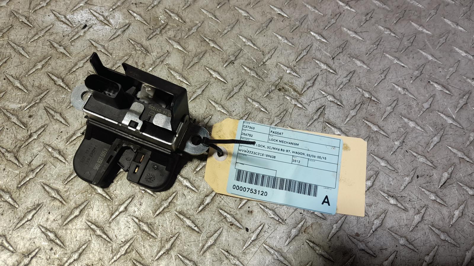 View Auto part Door/Boot/Gate Lock Volkswagen Passat 2012