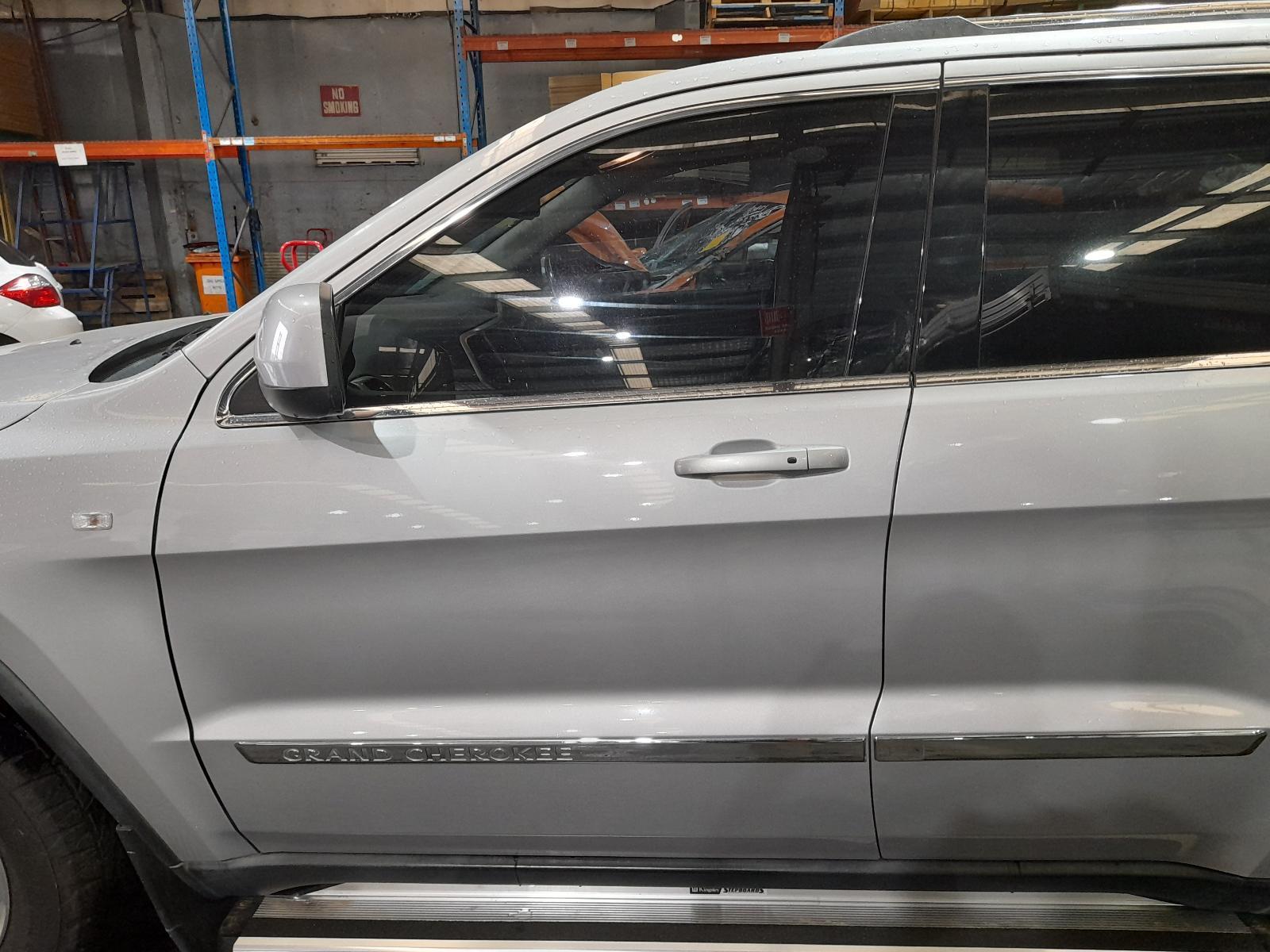 View Auto part Left Front Door Jeep Grandcherokee 2011