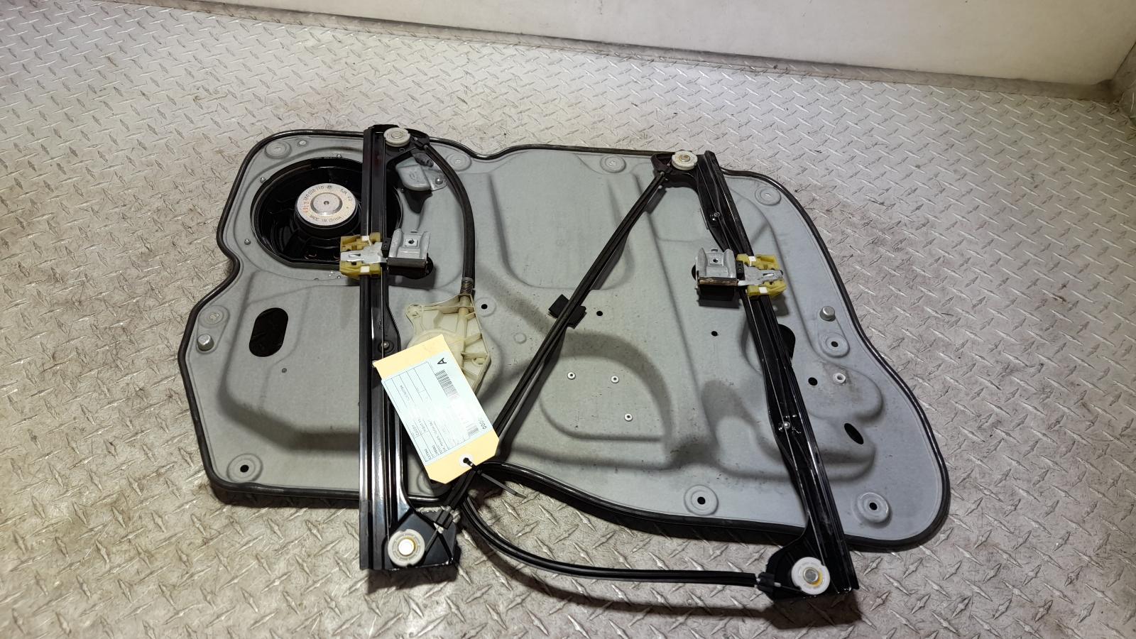 View Auto part Right Front Window Reg/Motor Volkswagen Caddy 2014