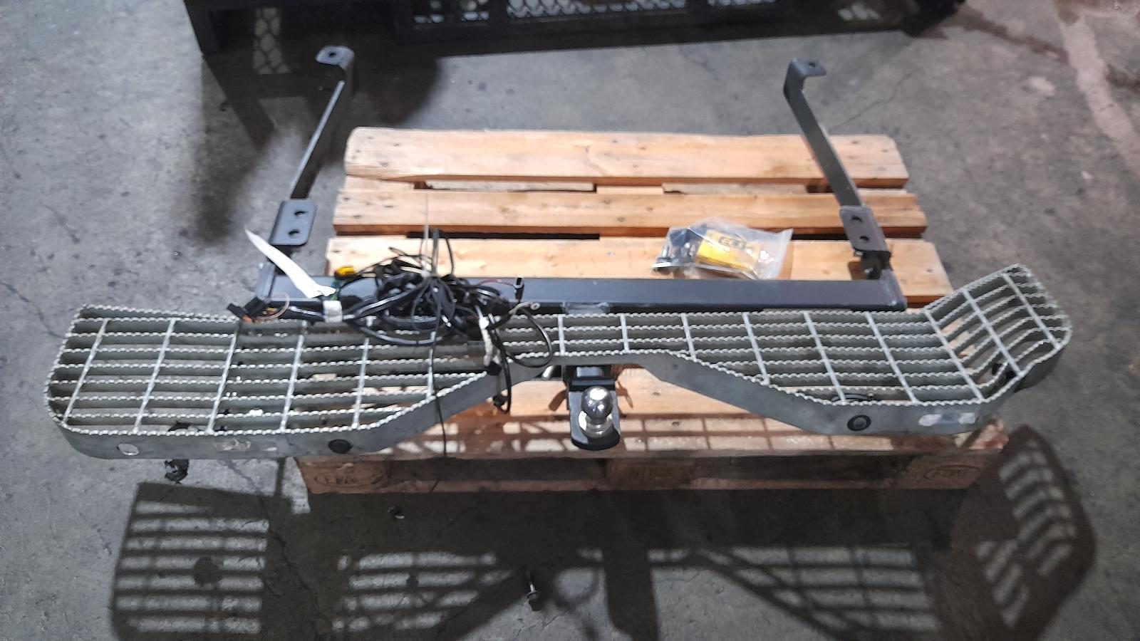 View Auto part Towbar Mitsubishi Express 2021
