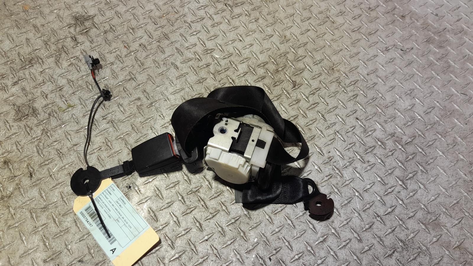 View Auto part Seatbelt/Stalk Mitsubishi Express 2021