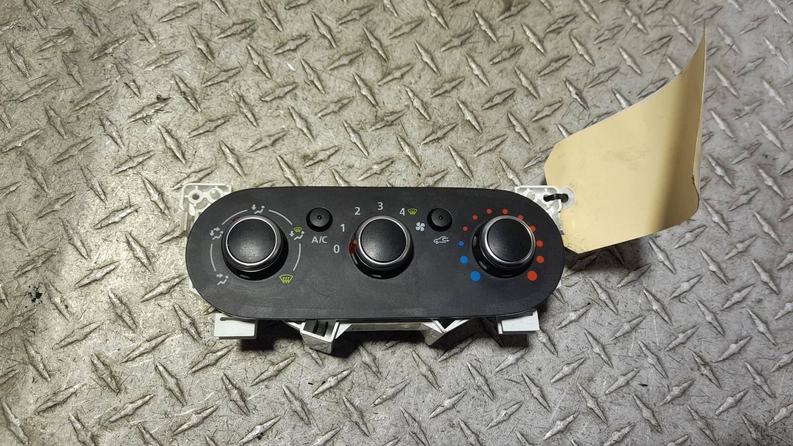 View Auto part Heater/Ac Controls Mitsubishi Express 2021