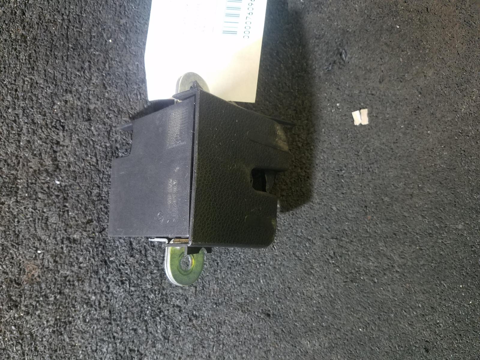 View Auto part Door/Boot/Gate Lock Volkswagen Passat 2014