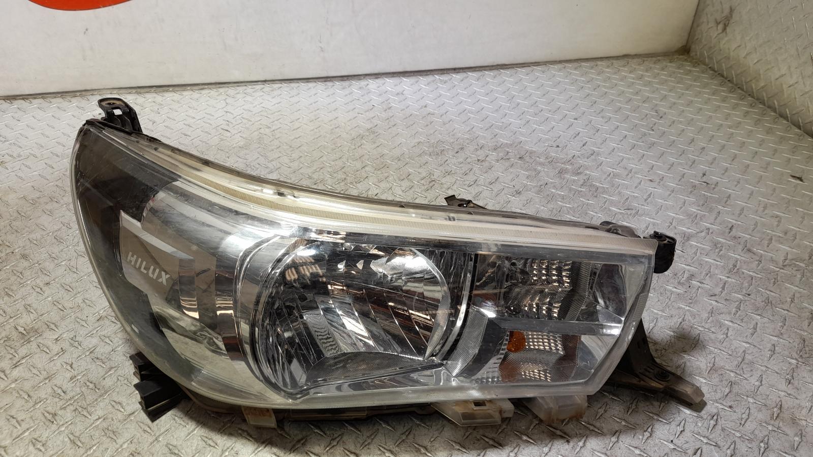 View Auto part Right Headlamp Toyota Hilux 2015