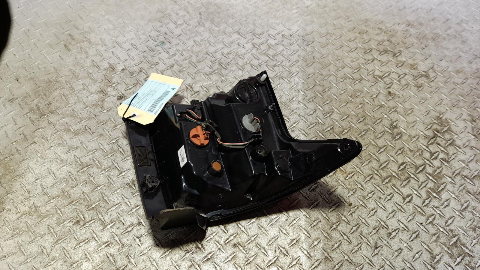 View Auto part Right Taillight Kia Sorento 2021