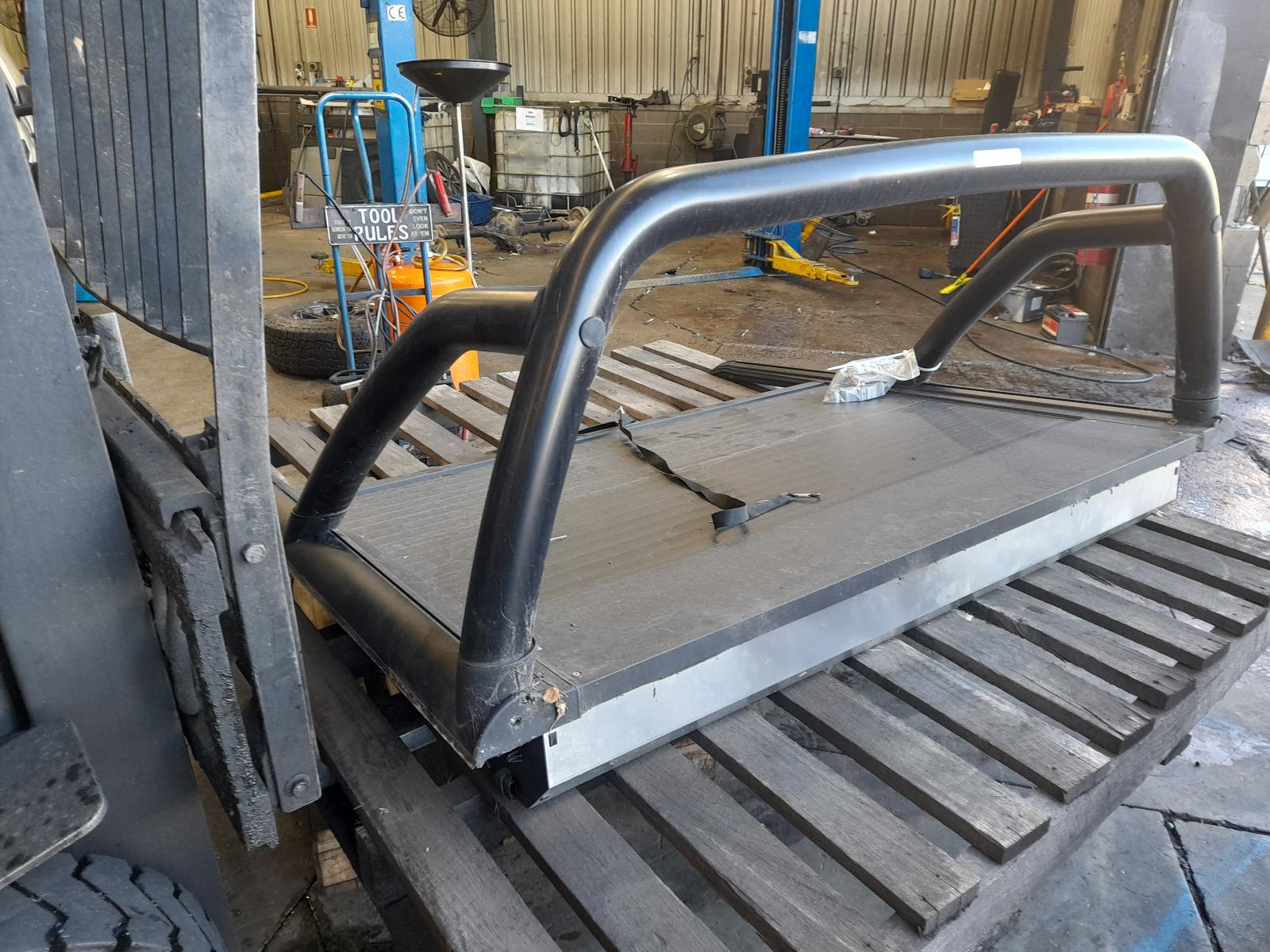 View Auto part Tonneau/Cover Volkswagen Amarok 2014