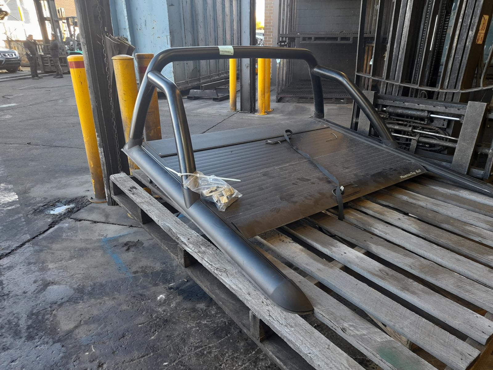 View Auto part Tonneau/Cover Volkswagen Amarok 2014