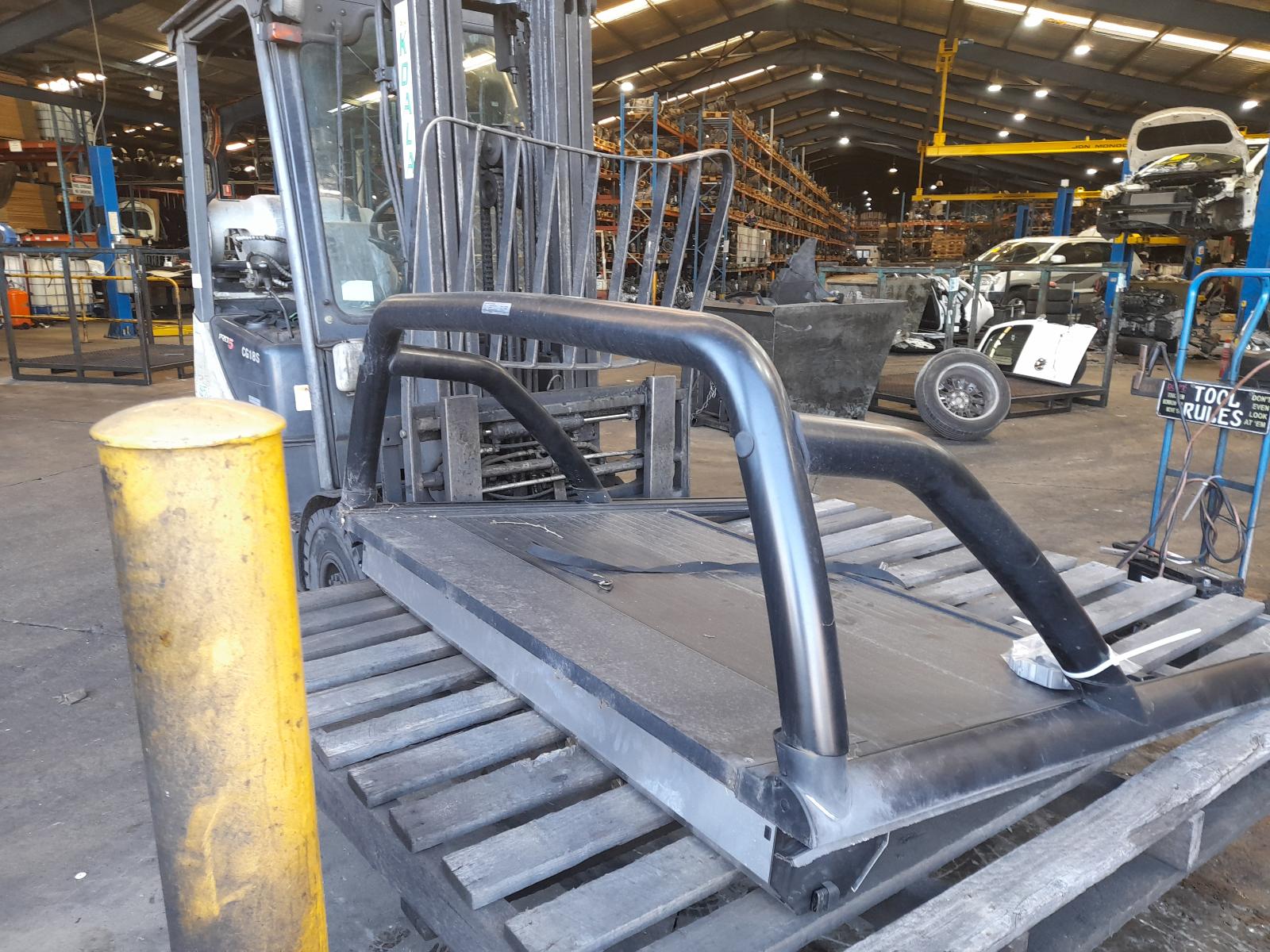 View Auto part Tonneau/Cover Volkswagen Amarok 2014