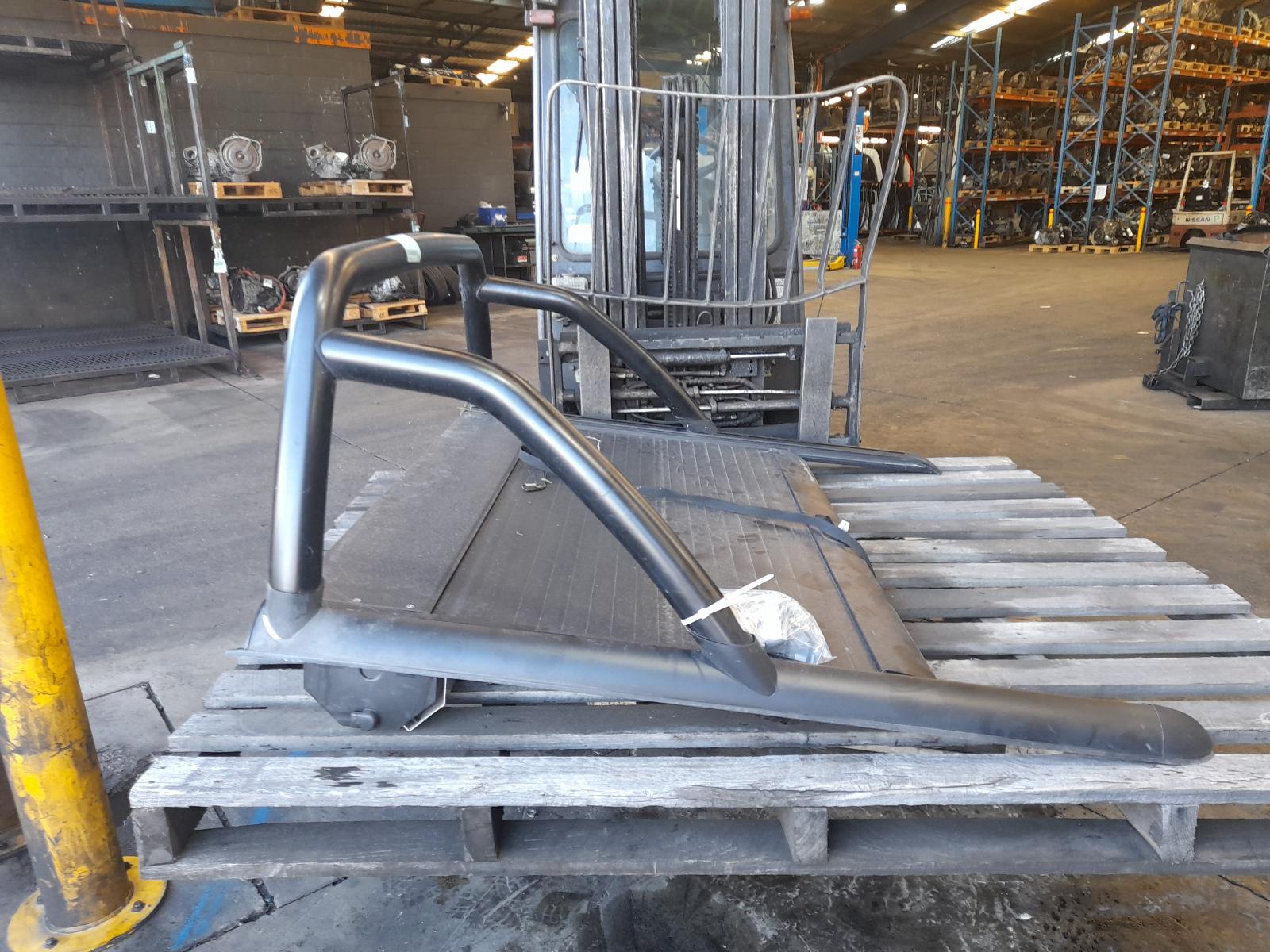 View Auto part Tonneau/Cover Volkswagen Amarok 2014