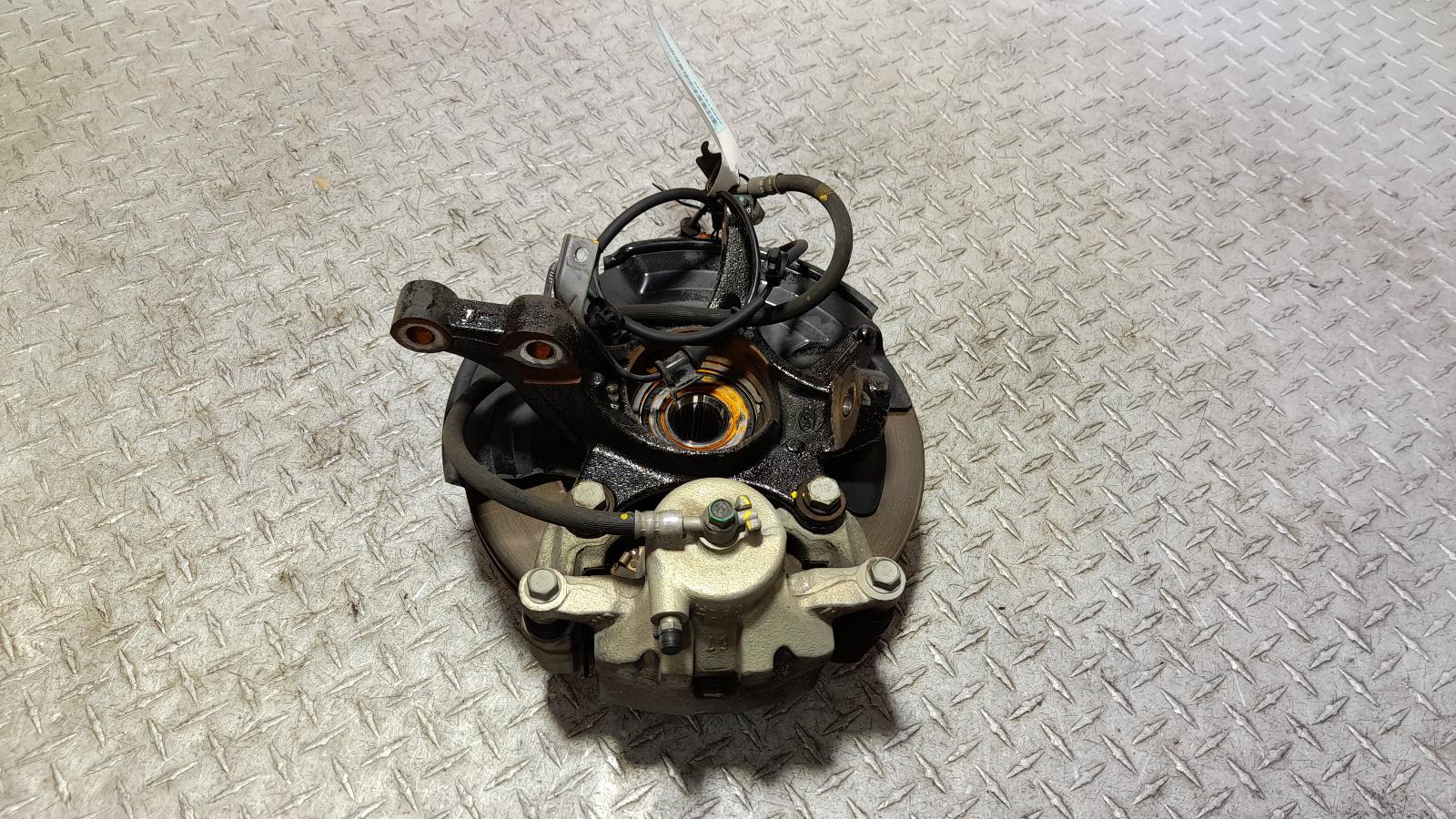 View Auto part Right Front Hub Assembly Hyundai I30 2016
