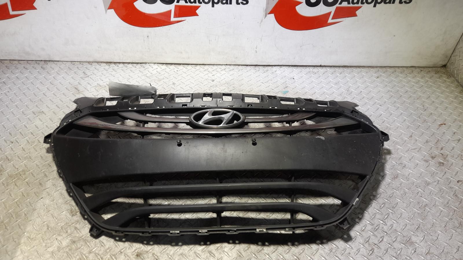 View Auto part Grille Hyundai I30 2013