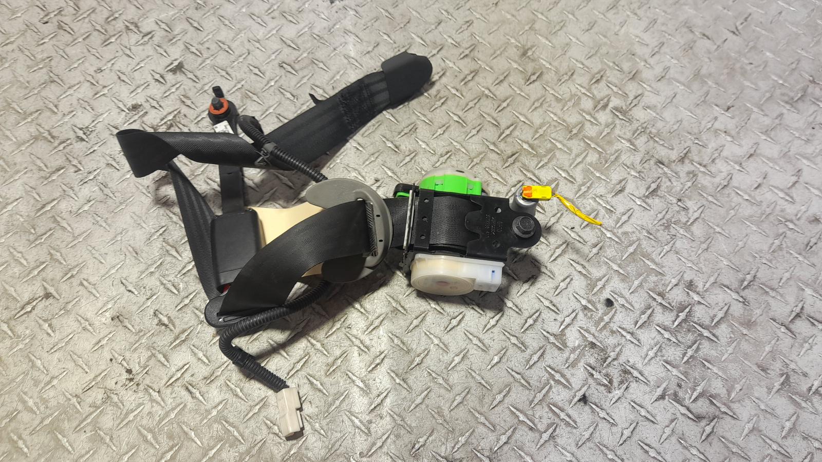 View Auto part Seatbelt/Stalk Hyundai Accent 2017