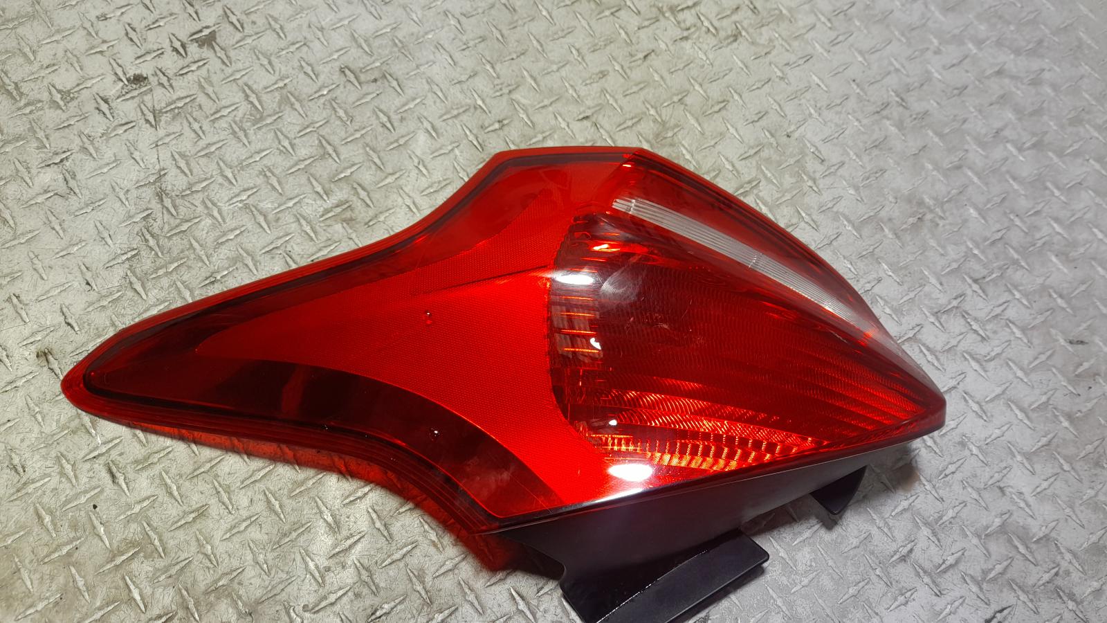 View Auto part Right Taillight Ford Focus 2016
