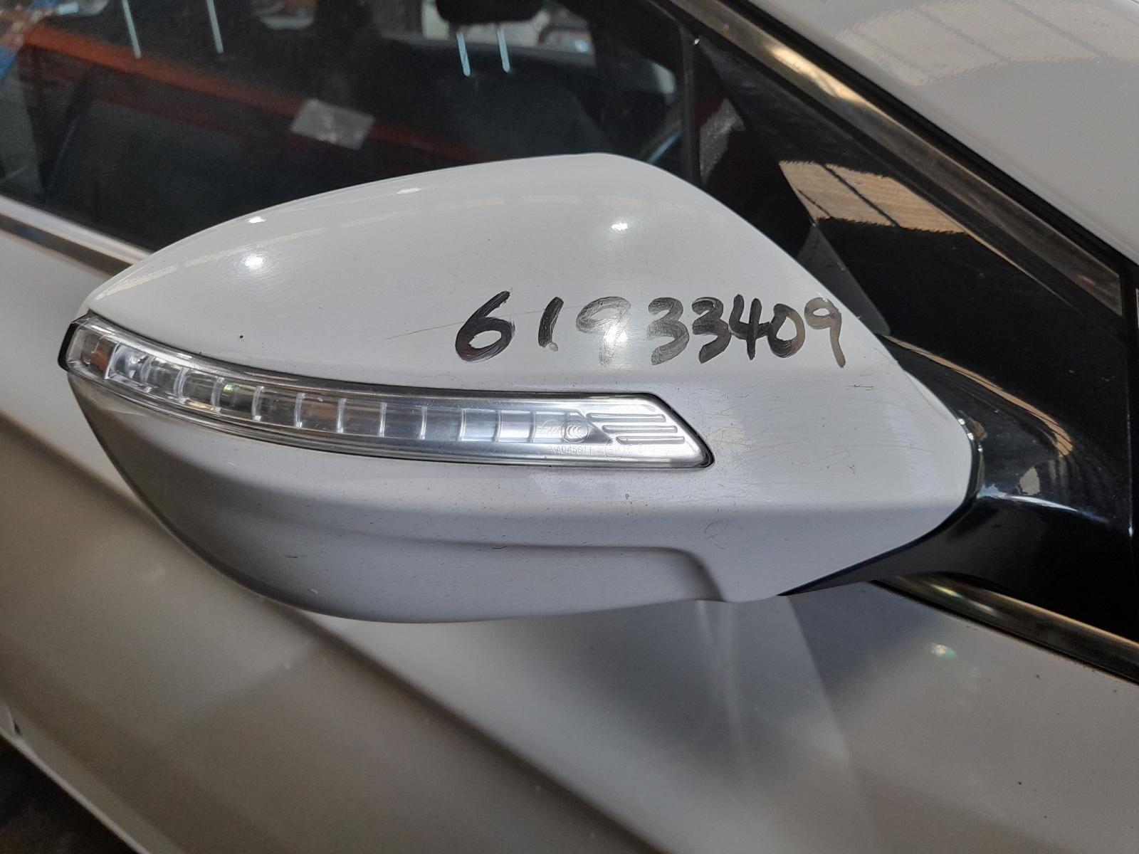 View Auto part Right Door Mirror Hyundai I40 2016