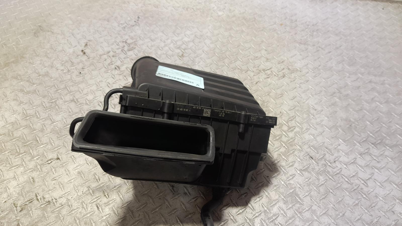 View Auto part Air Cleaner/Box Audi A3 2014