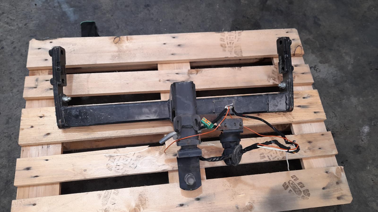 View Auto part Towbar Volvo Xc60 2012