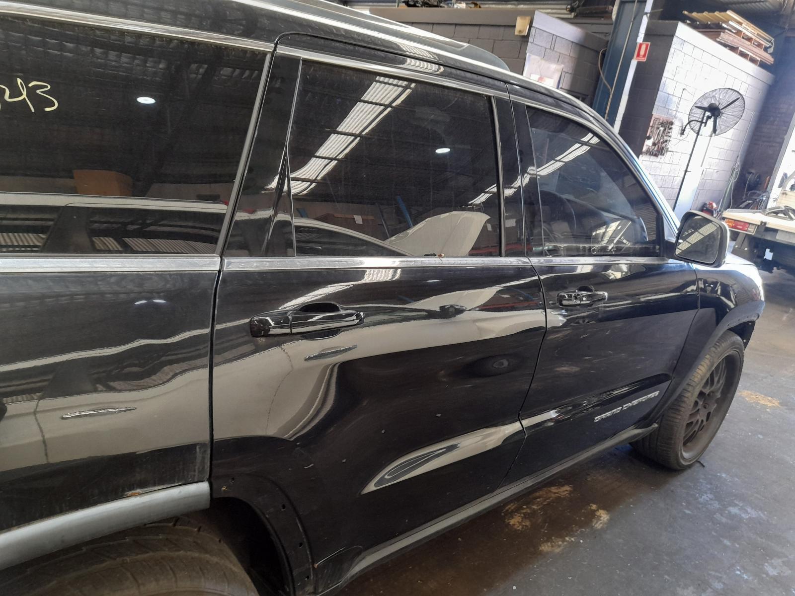 View Auto part Right Rear Door Sliding Jeep Grandcherokee 2014