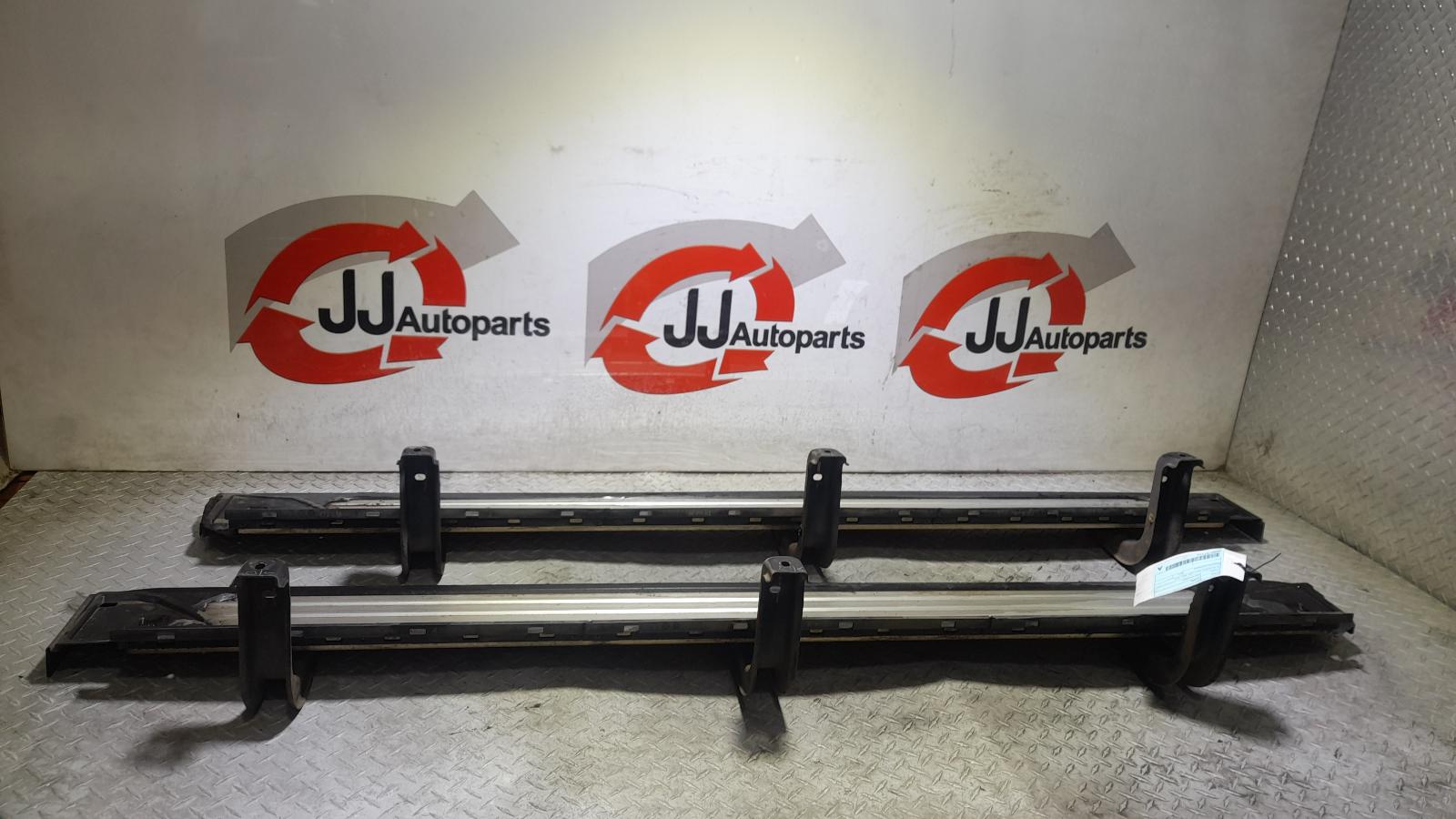 View Auto part Side Step/Skirt Mitsubishi Pajero 2018